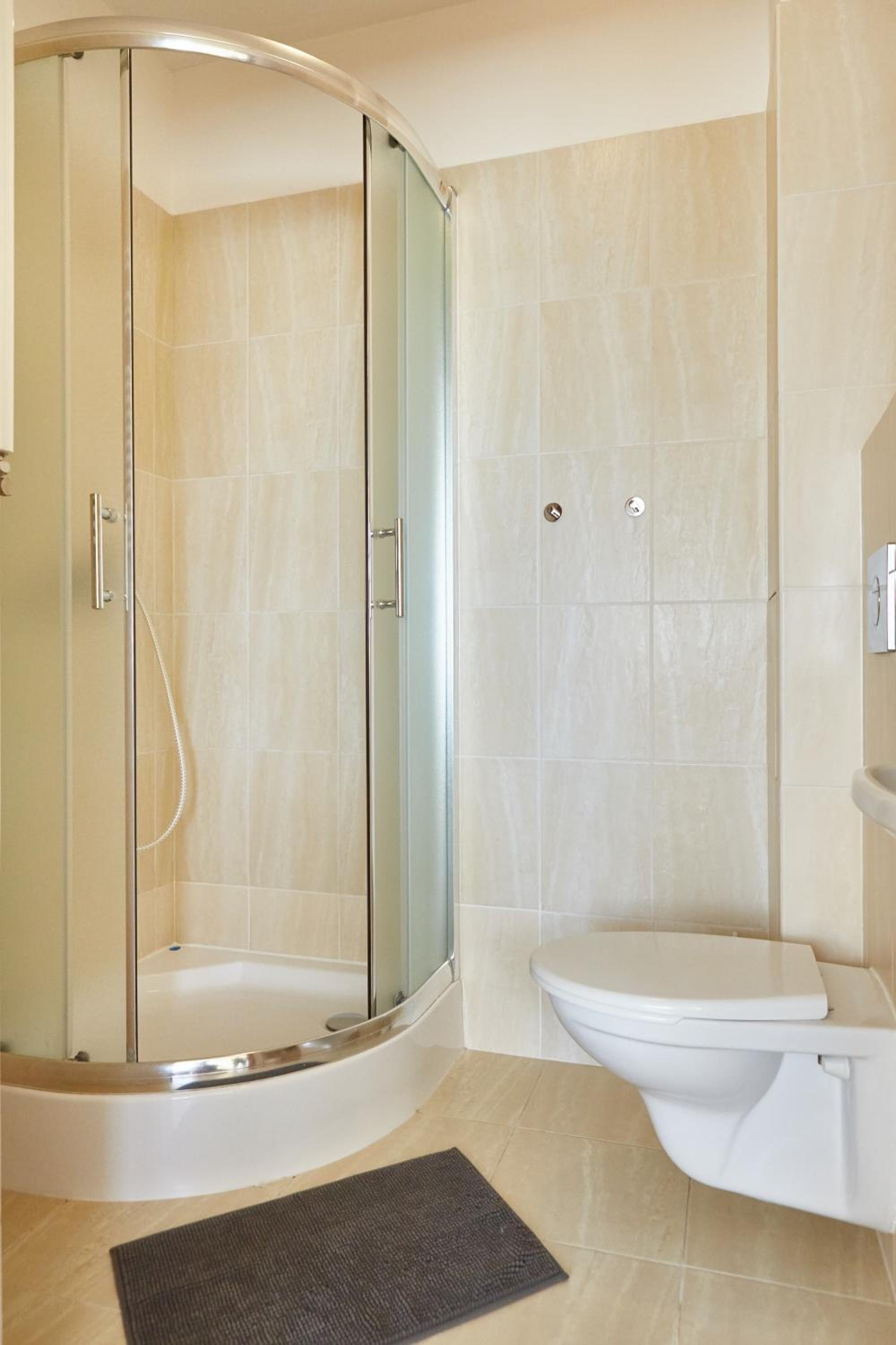 Double Room with Private Bathroom - Photo 5