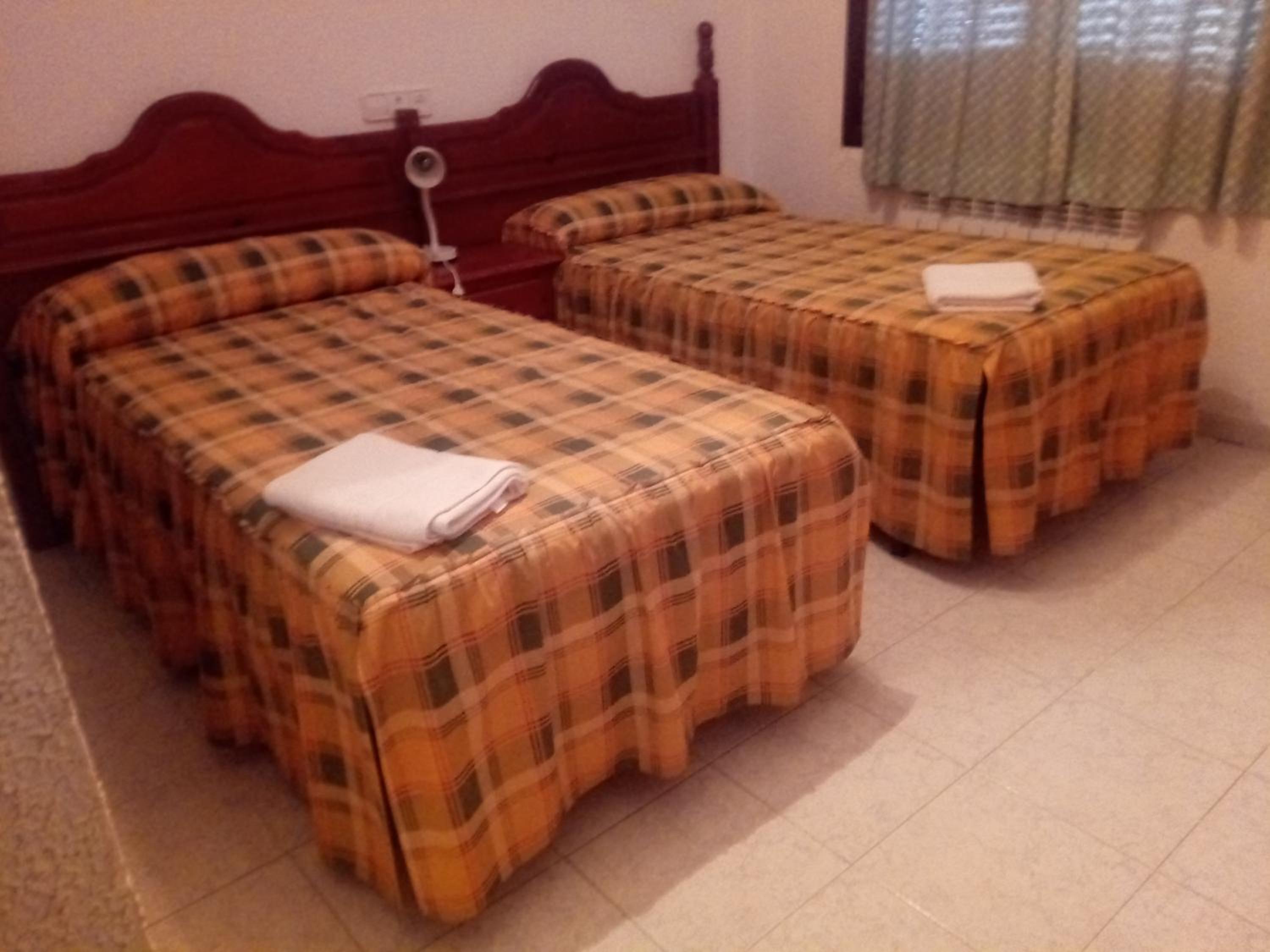 Twin Room - Photo 3
