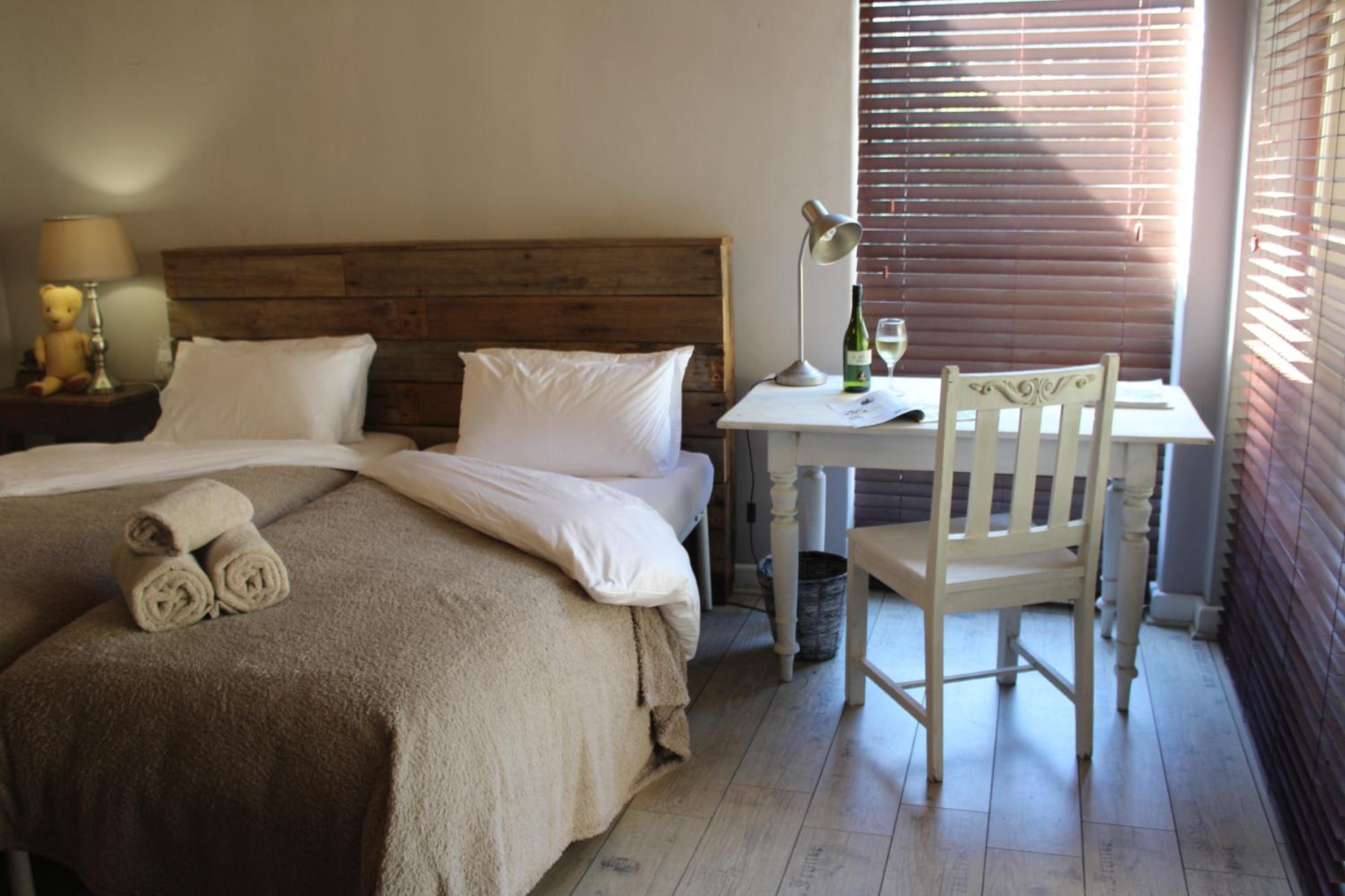 Double or Twin Room with Garden View - Photo 3