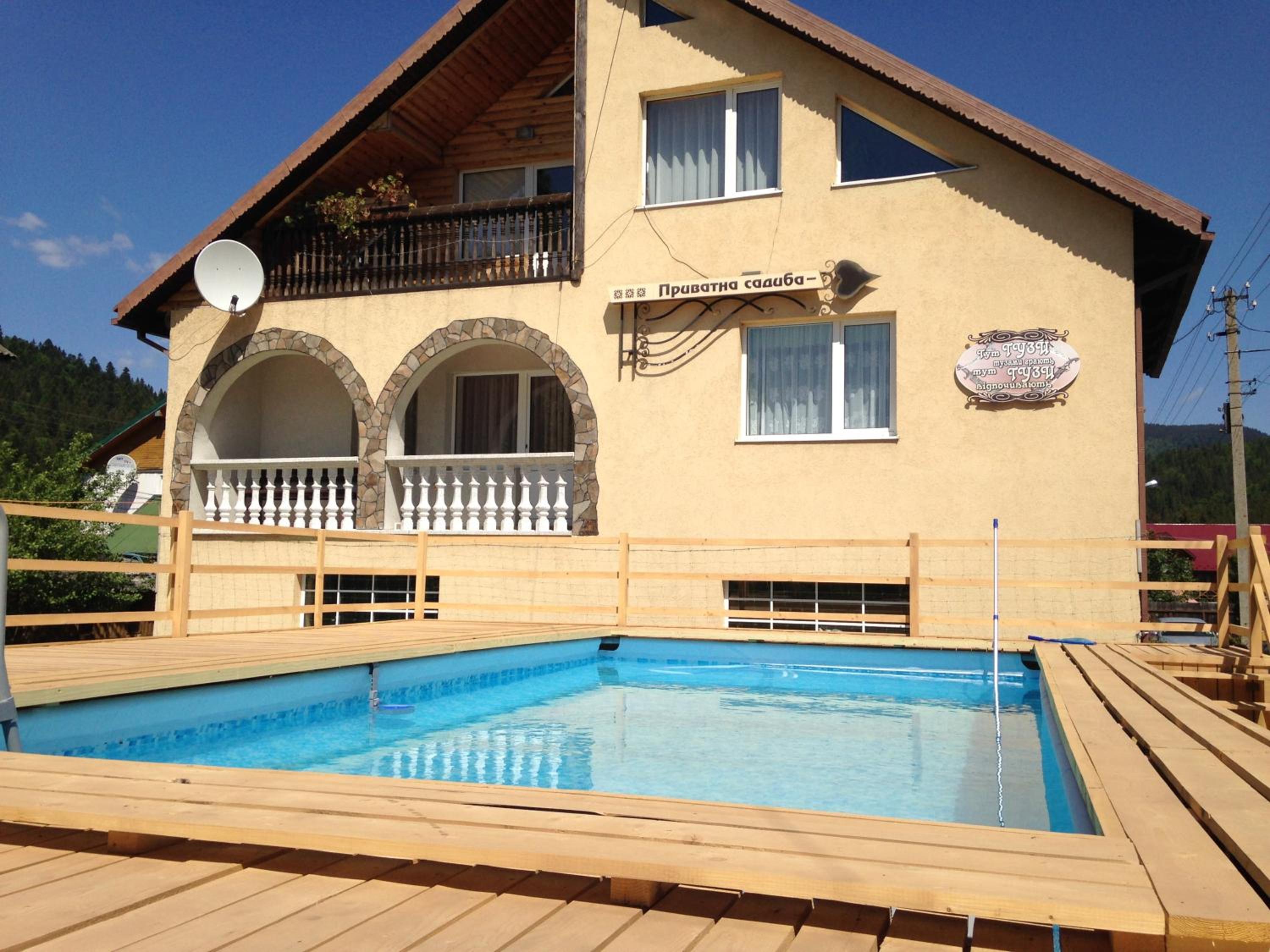 Five-Bedroom House photo 1