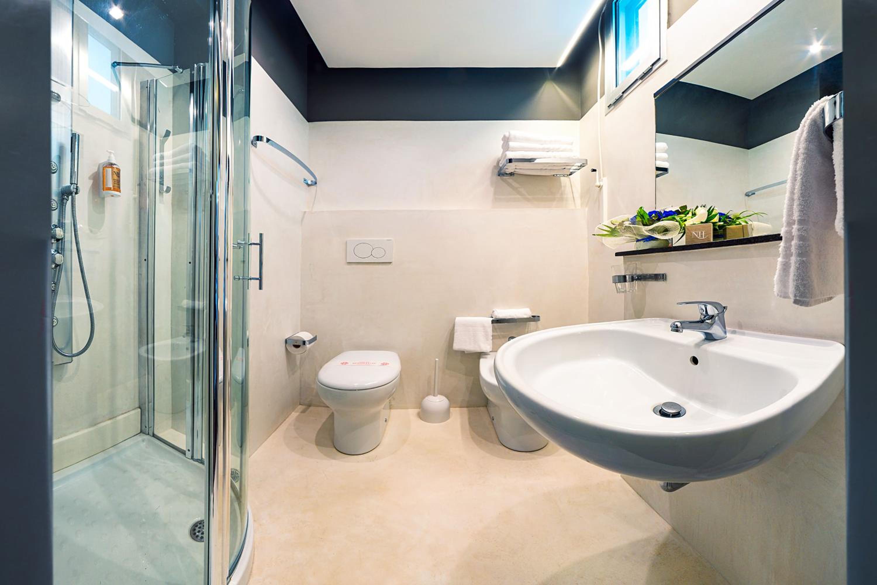 Double or Twin Room - Photo 3