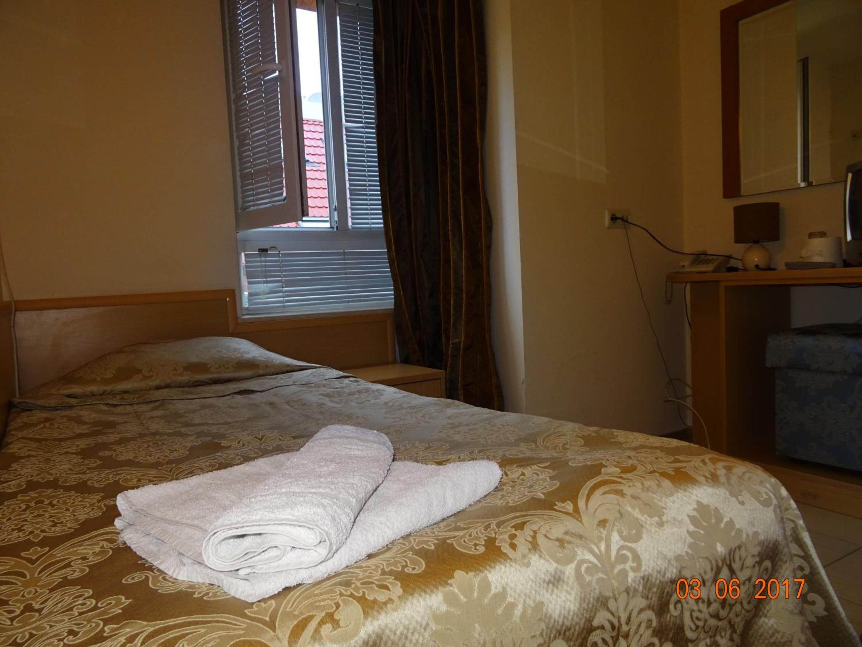 Small Single Room photo 2
