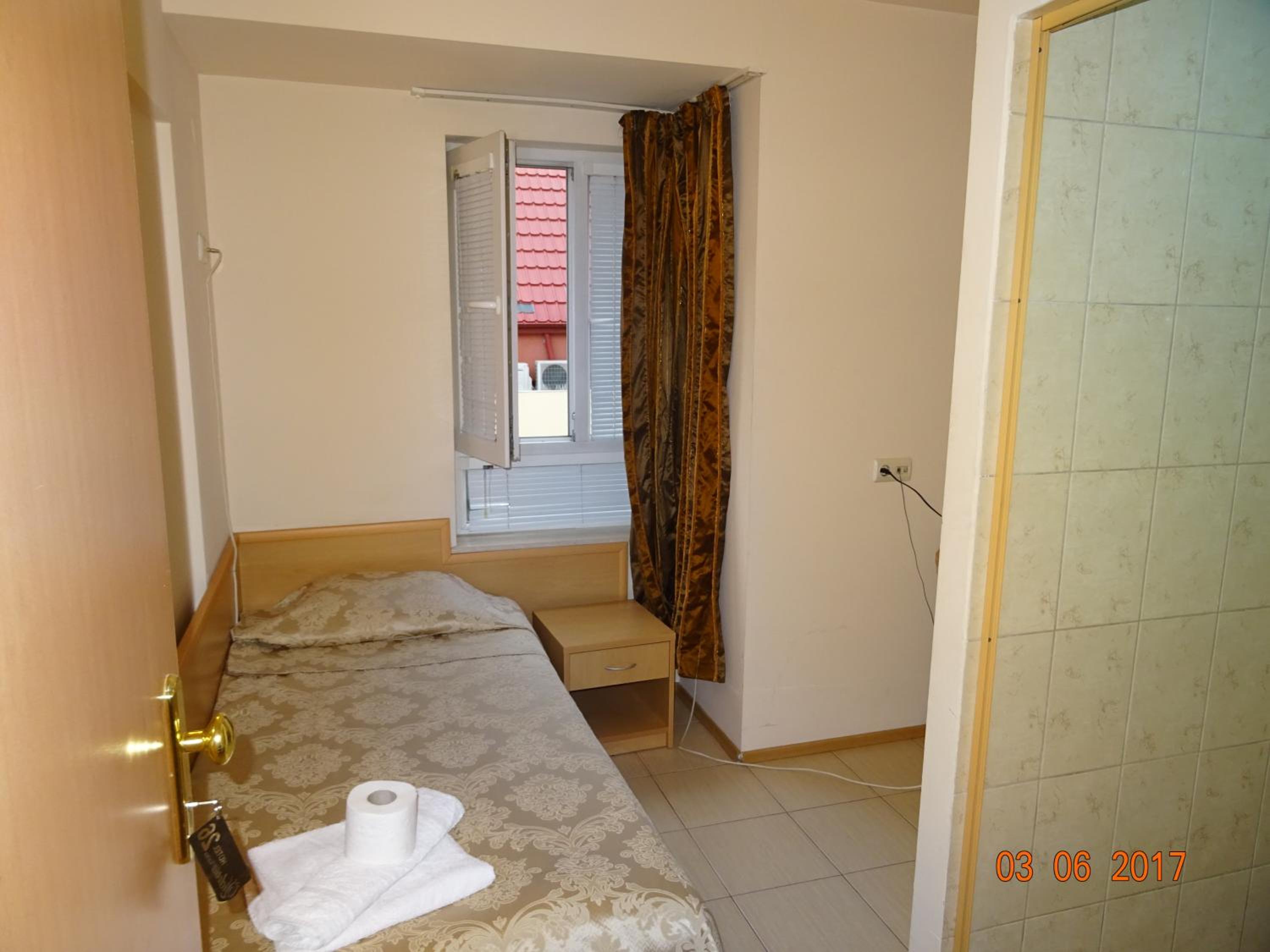 Small Single Room photo 1