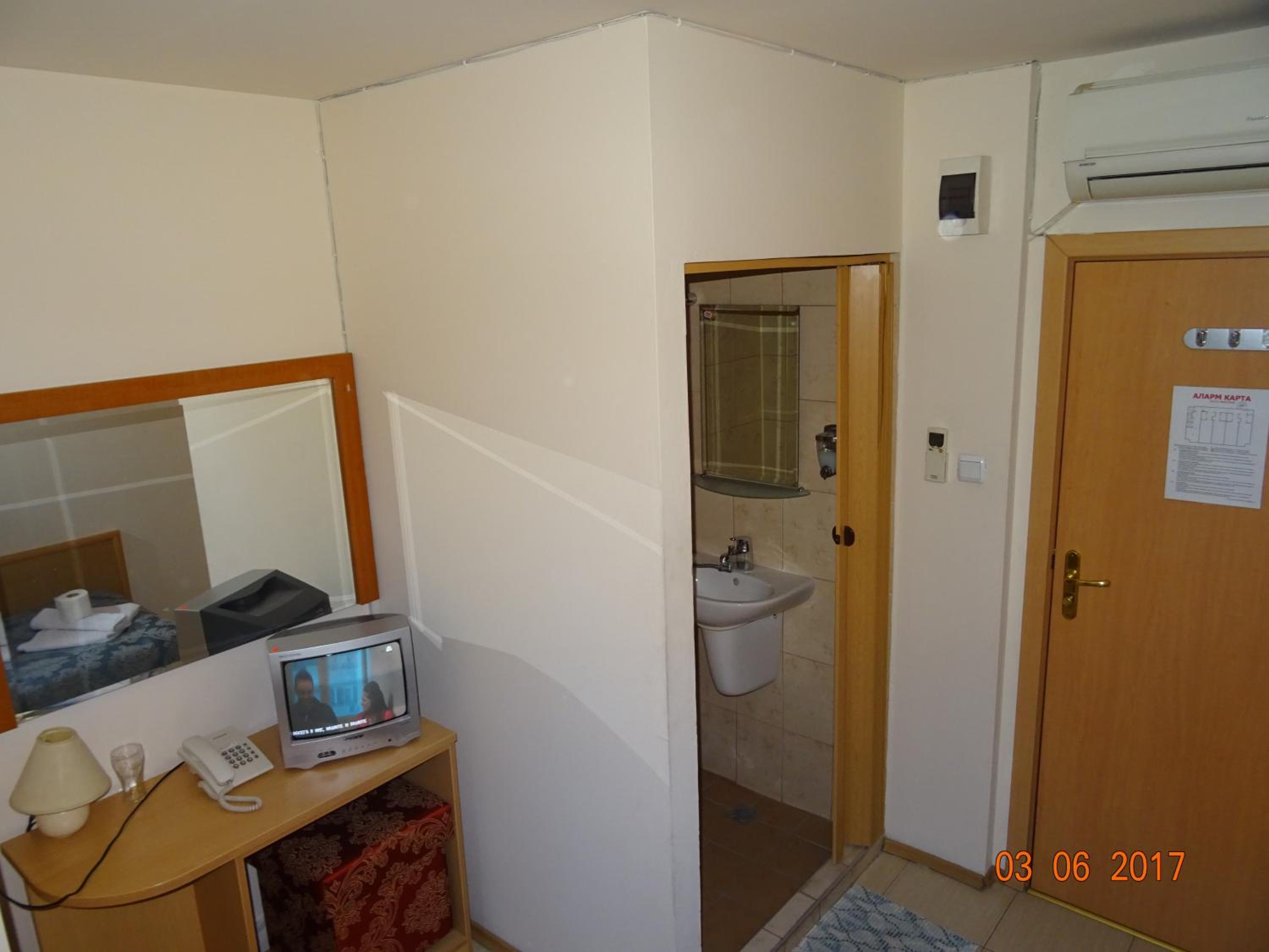 Small Single Room photo 3