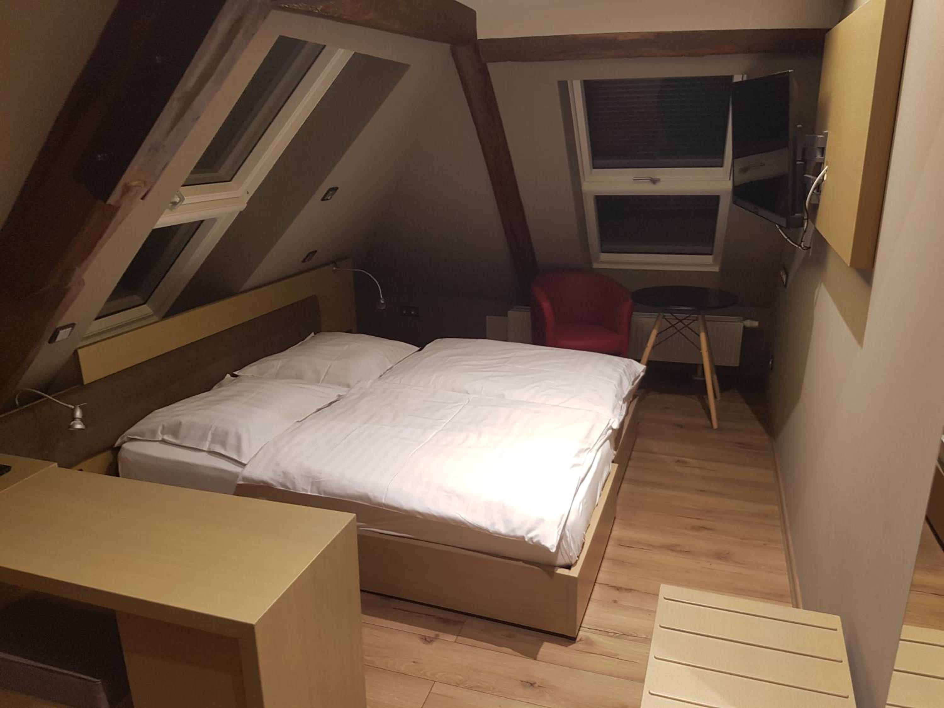 Standard Double Room - Photo 17