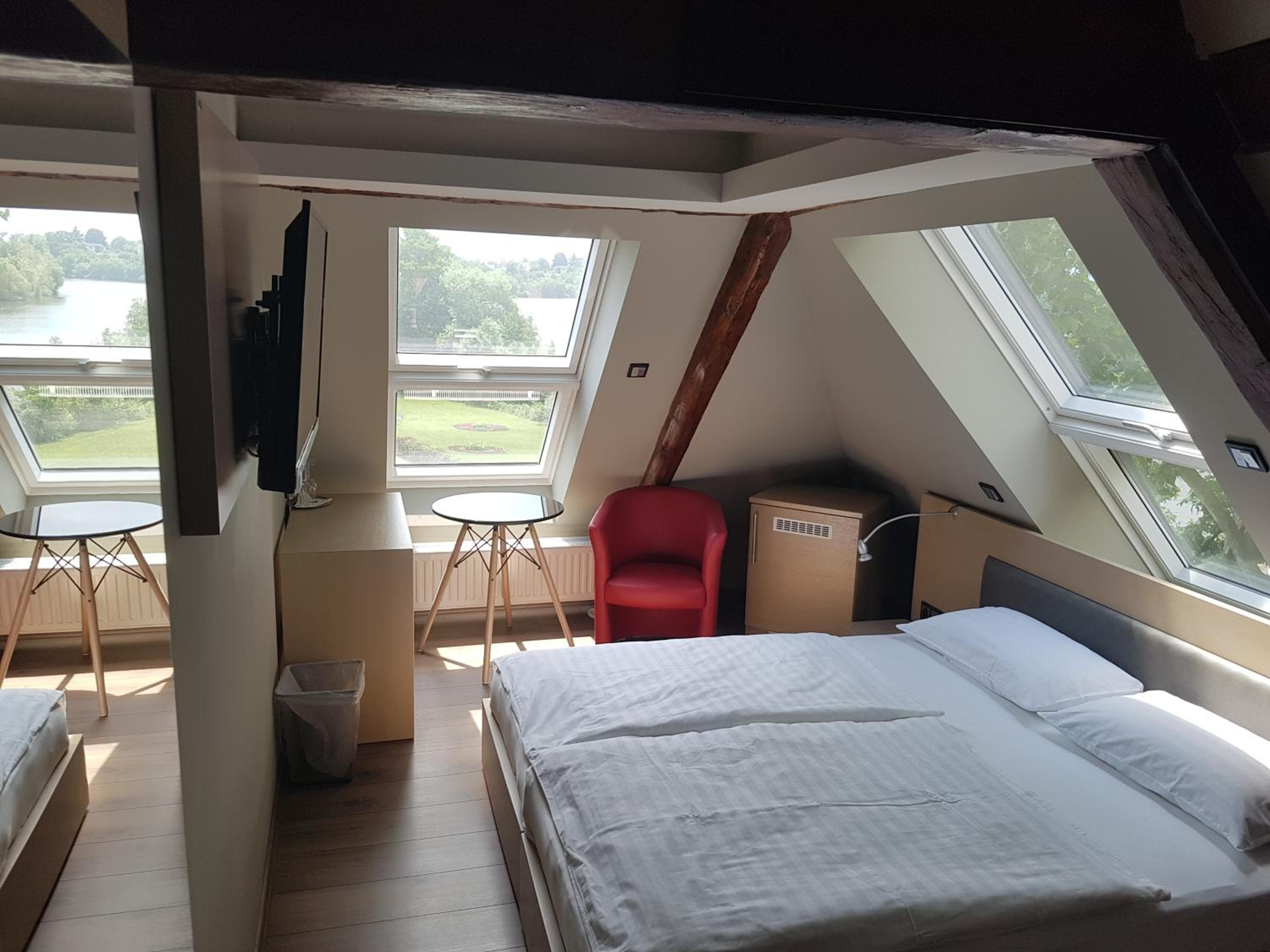 Standard Double Room - Photo 10
