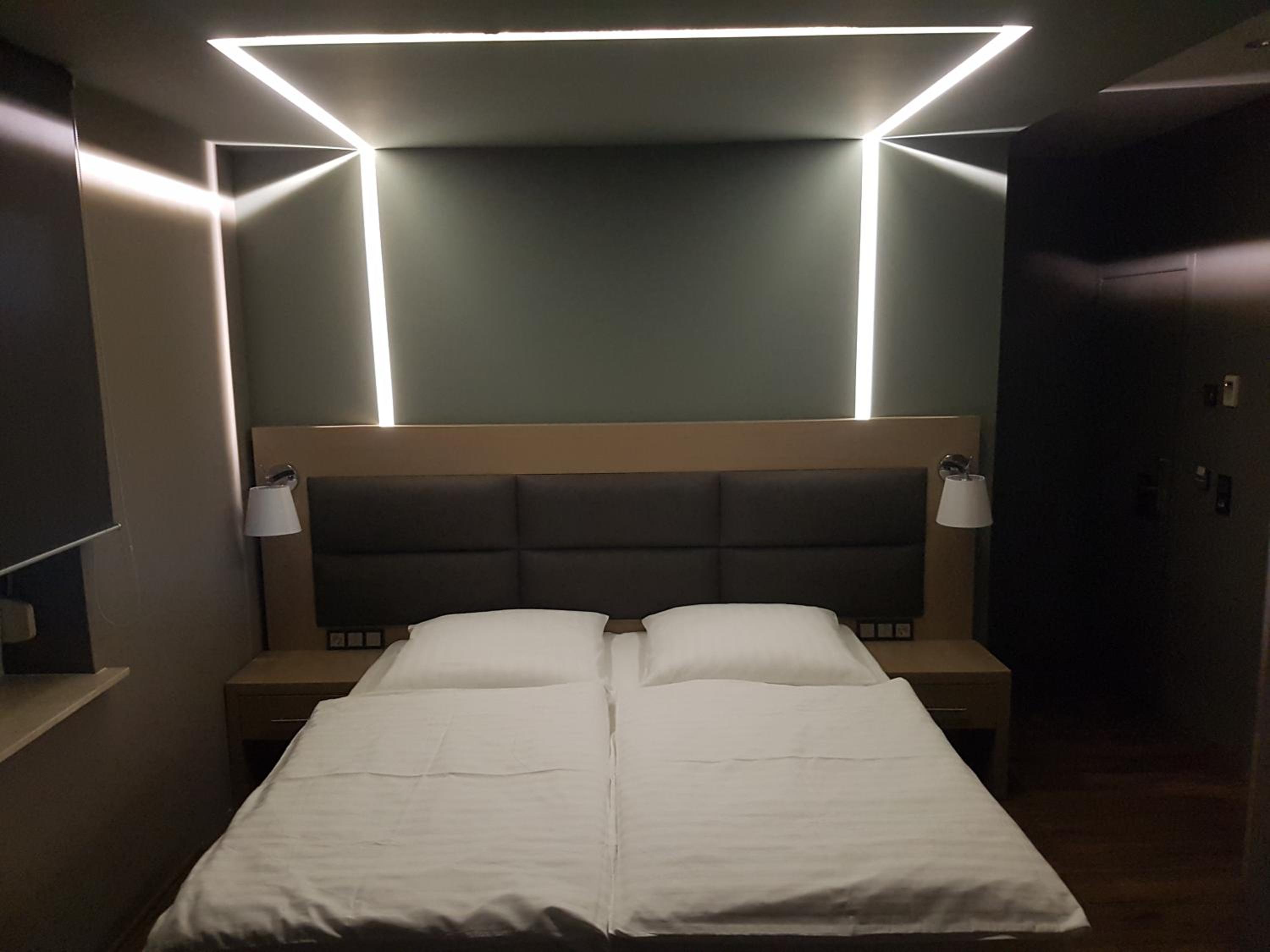 Deluxe Triple Room - Photo 9