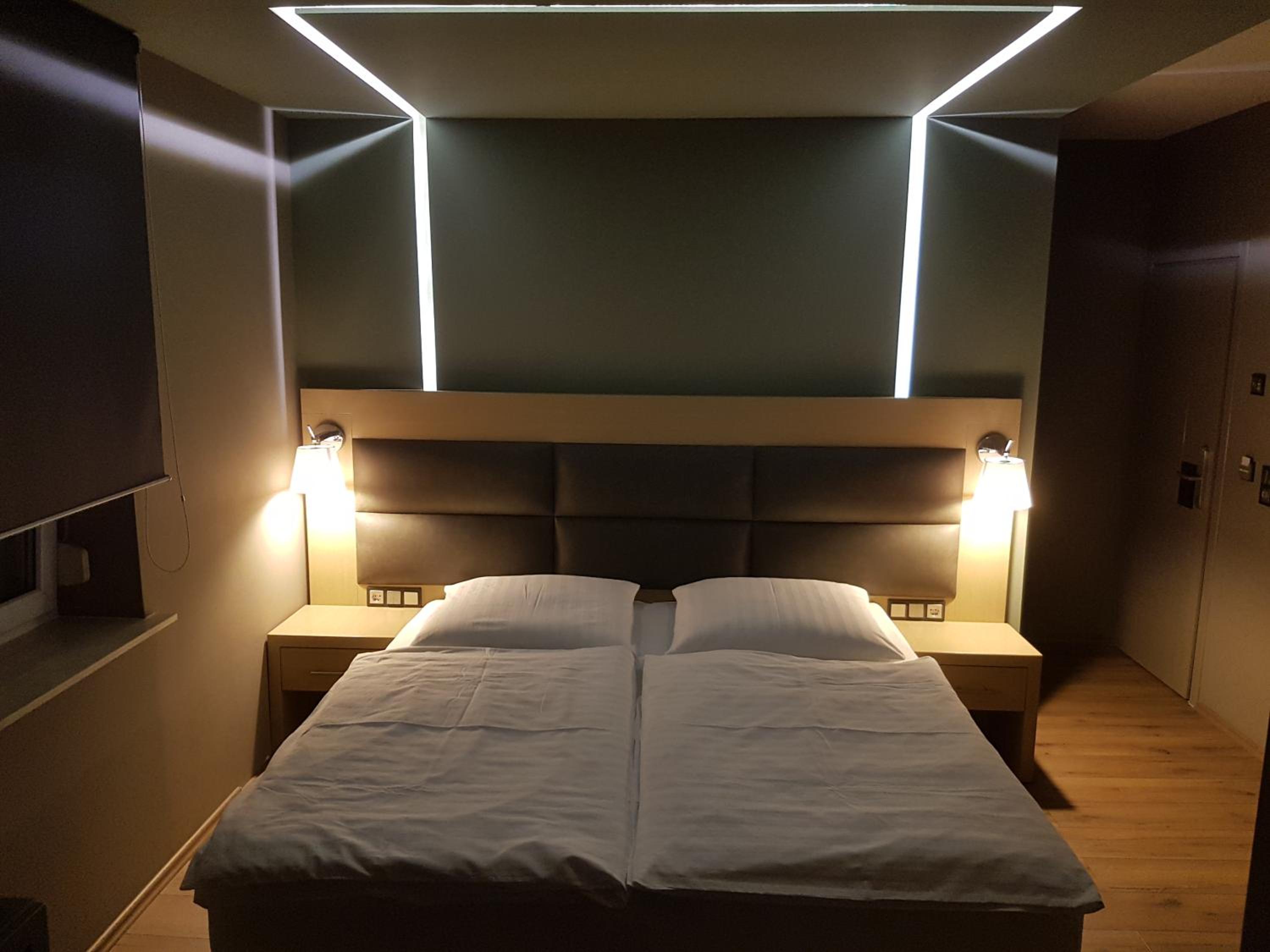 Deluxe Triple Room - Photo 8