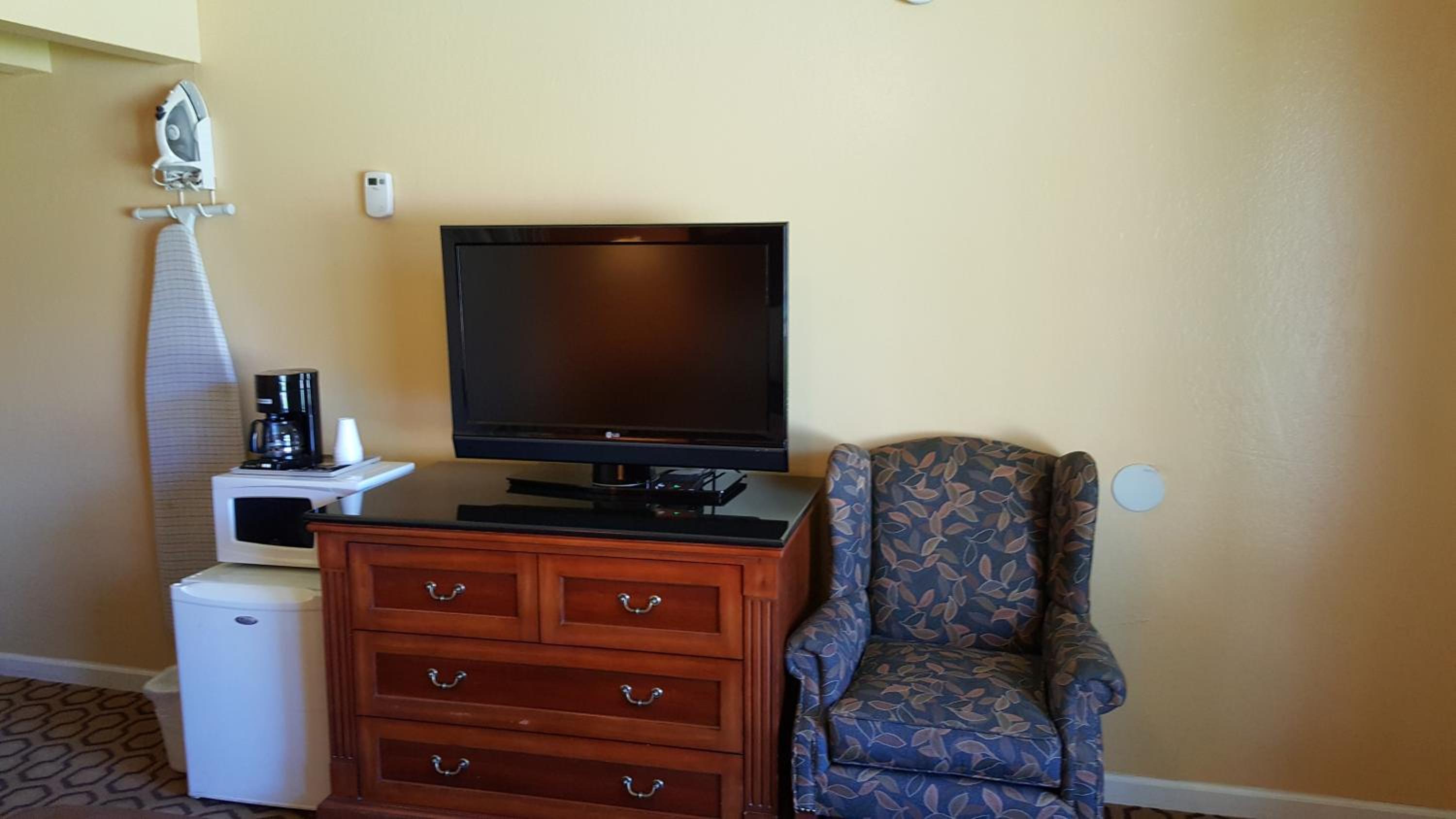Double Room with Two Double Beds - Non-Smoking - Photo 1
