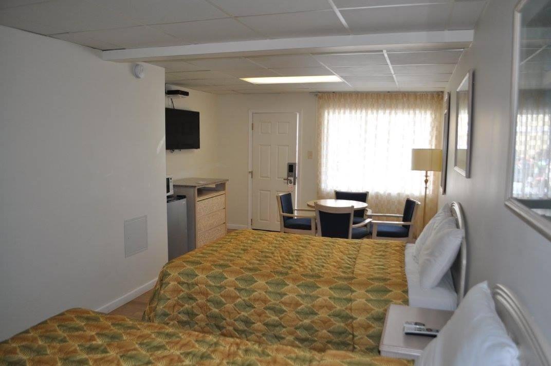 Double Room with Two Double Beds photo 3