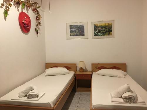 Economy Twin Room photo 1