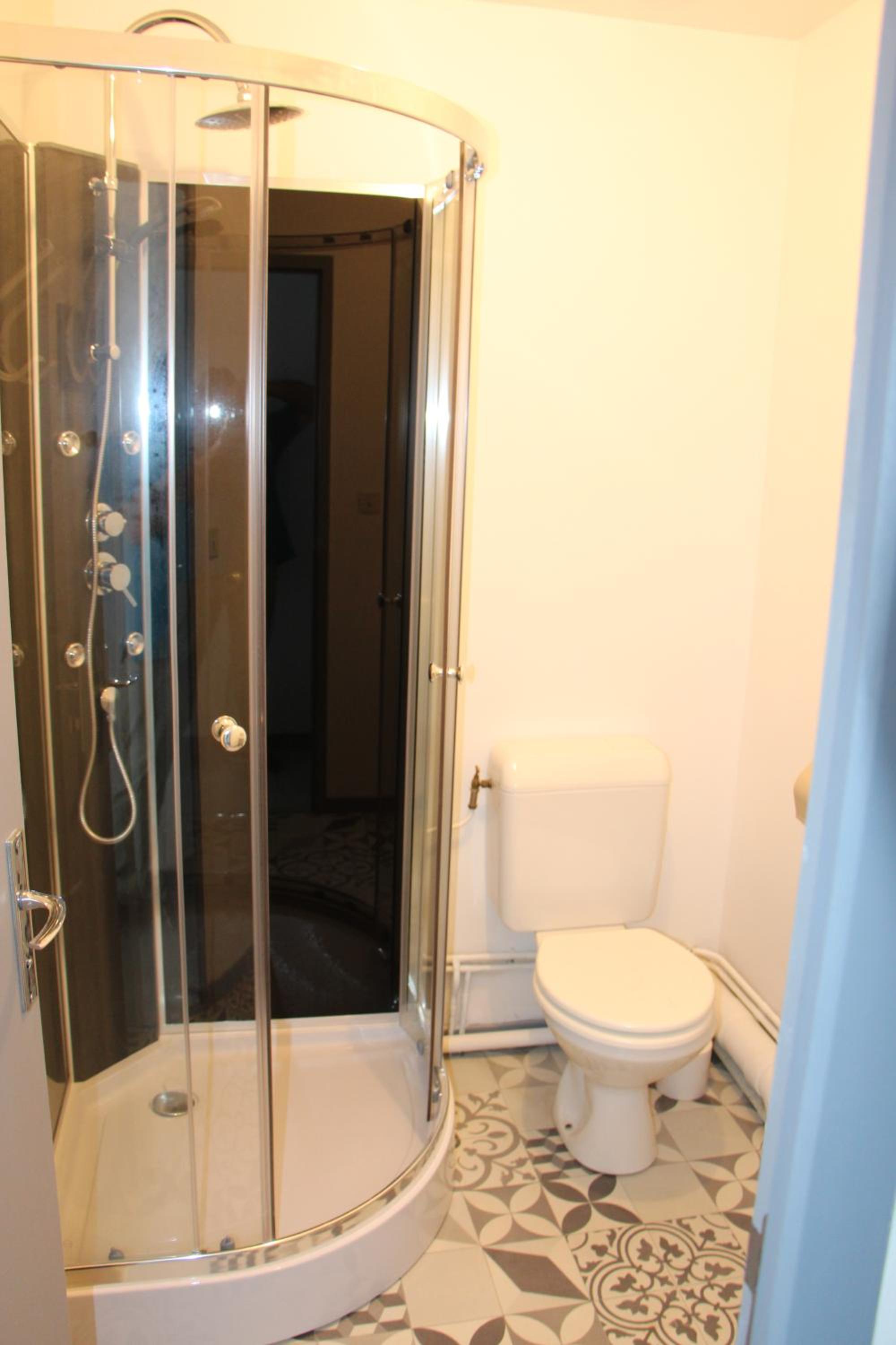 Double Room - Photo 6