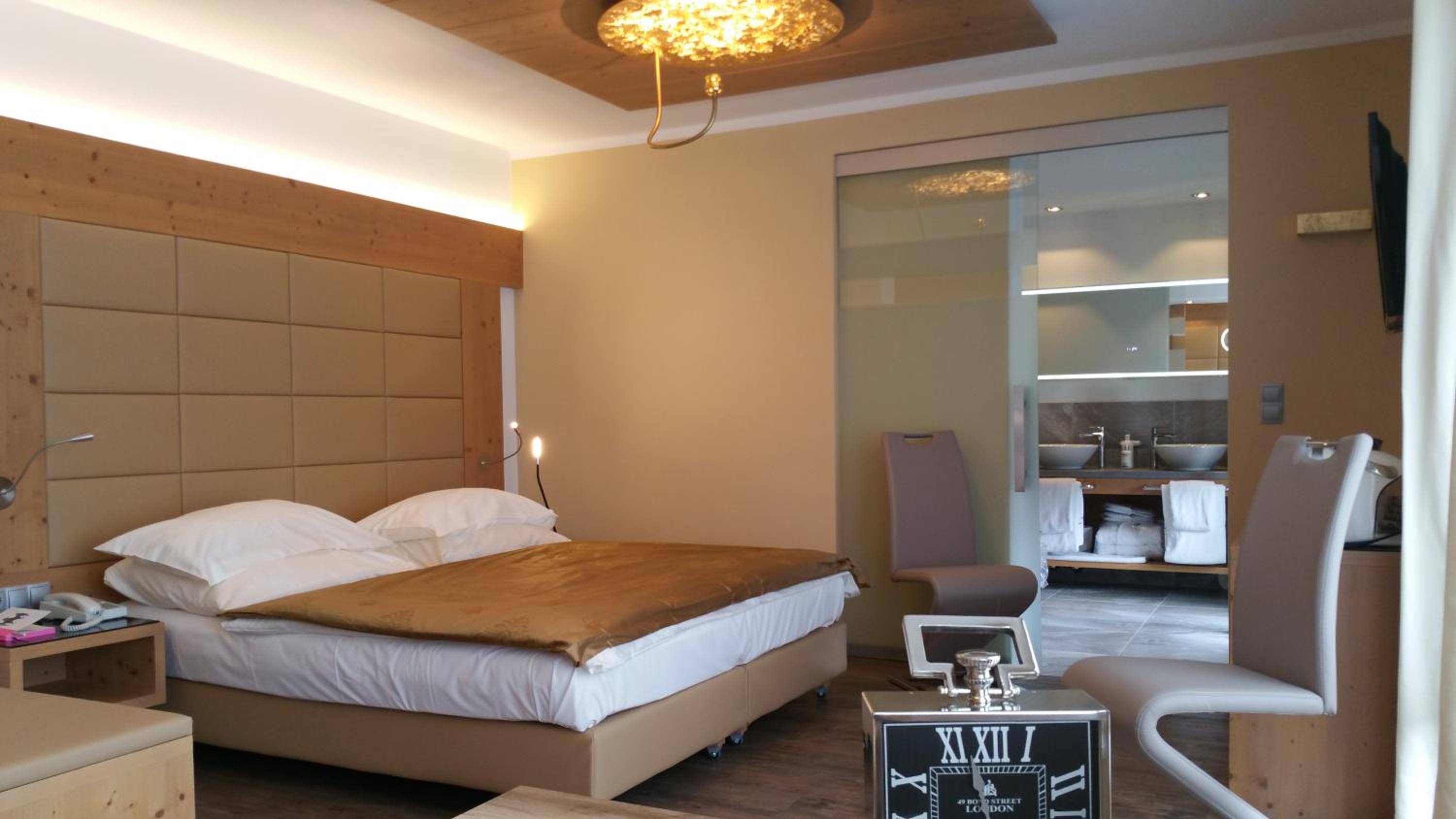 Deluxe Junior Suite photo 1