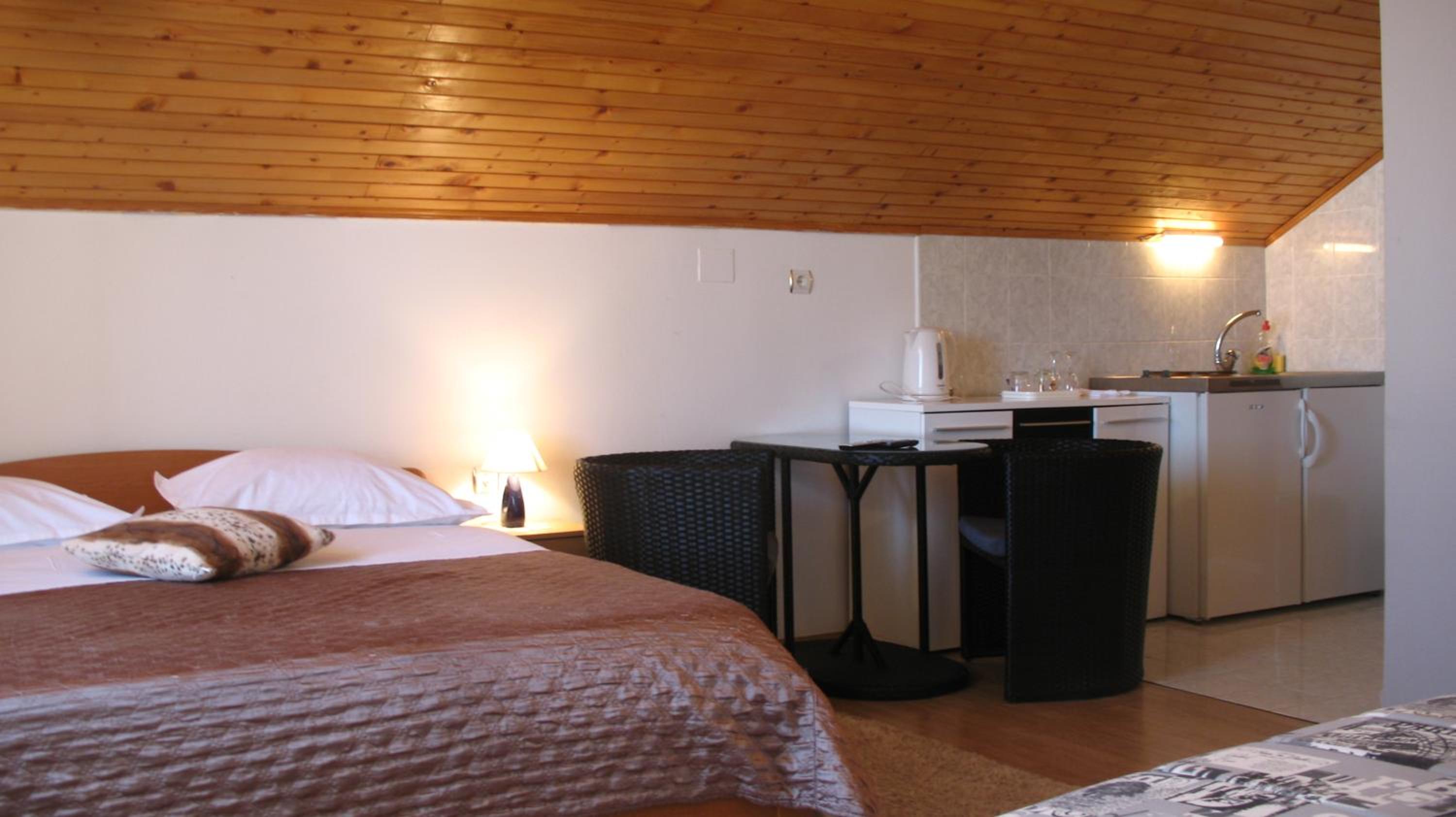 Studio with Balcony (3 Adults)  - Photo 11