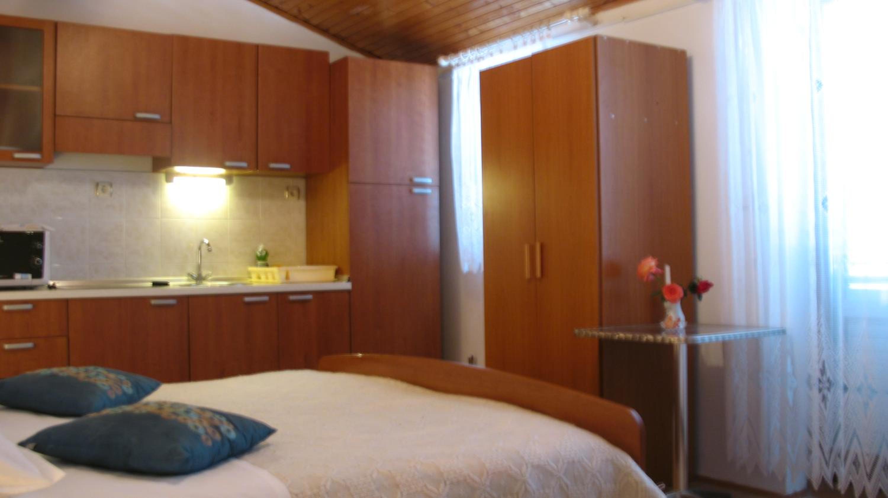 Studio with Balcony (3 Adults)  - Photo 5