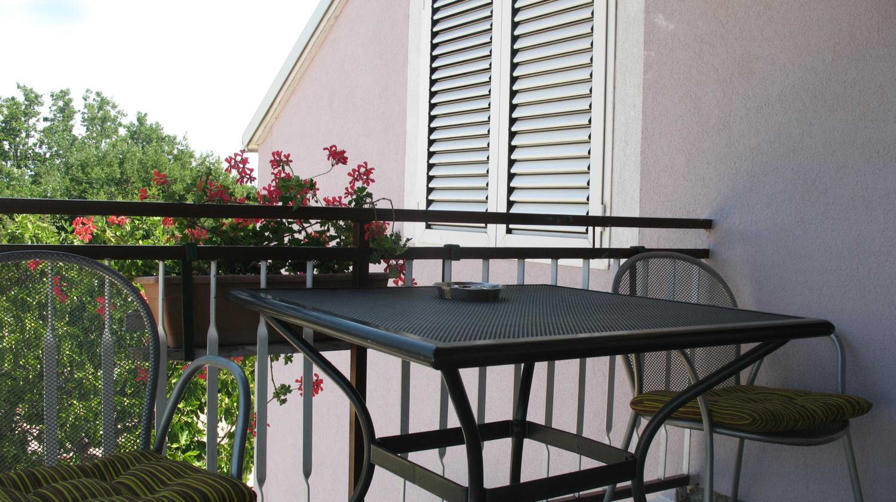 Studio with Balcony (3 Adults)  - Photo 8