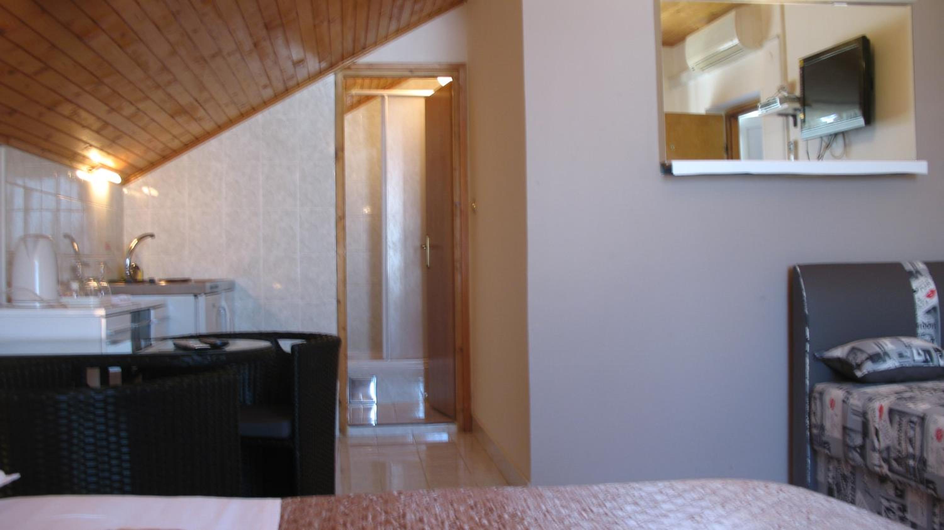 Studio with Balcony (3 Adults)  - Photo 3