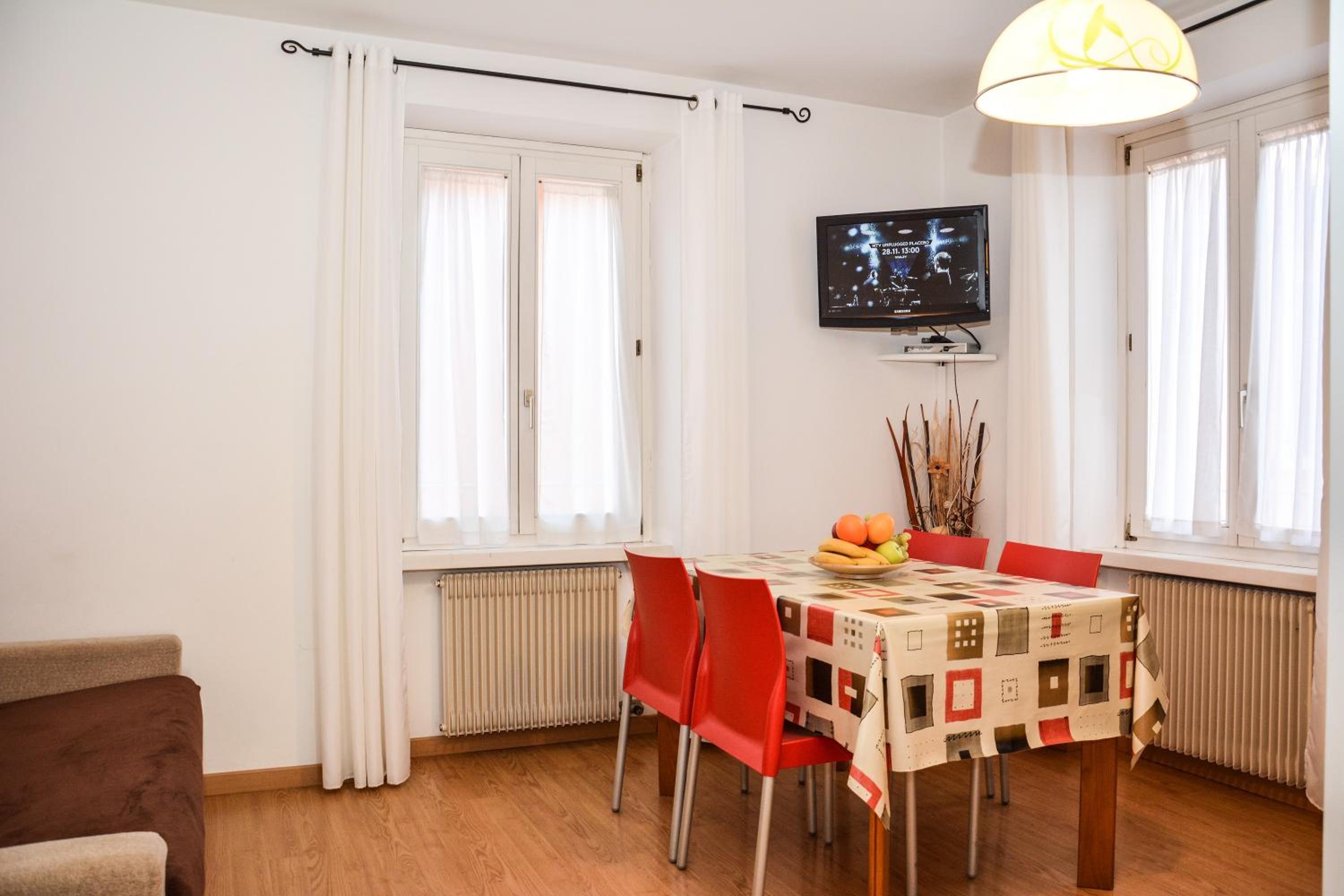 Apartment with Lake View - Photo 7