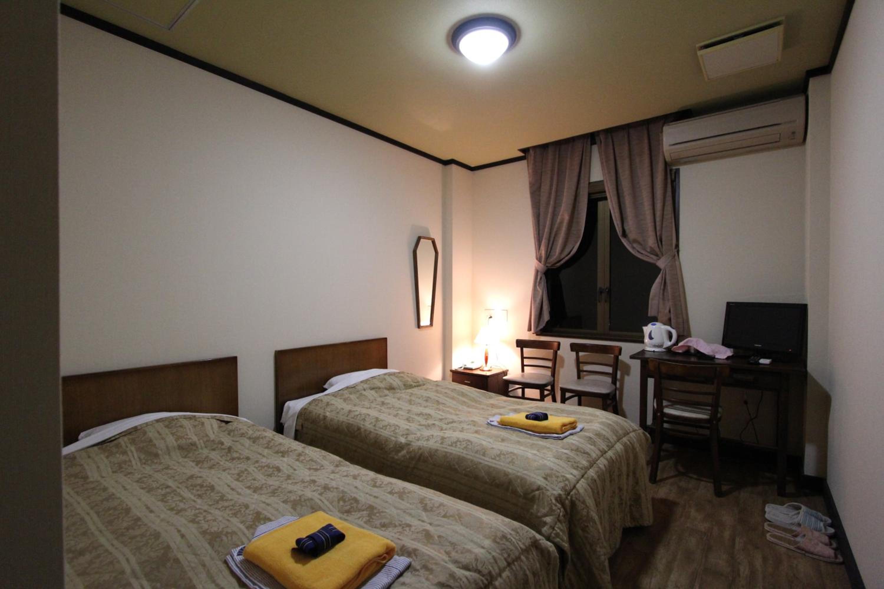 Twin Room - Photo 2