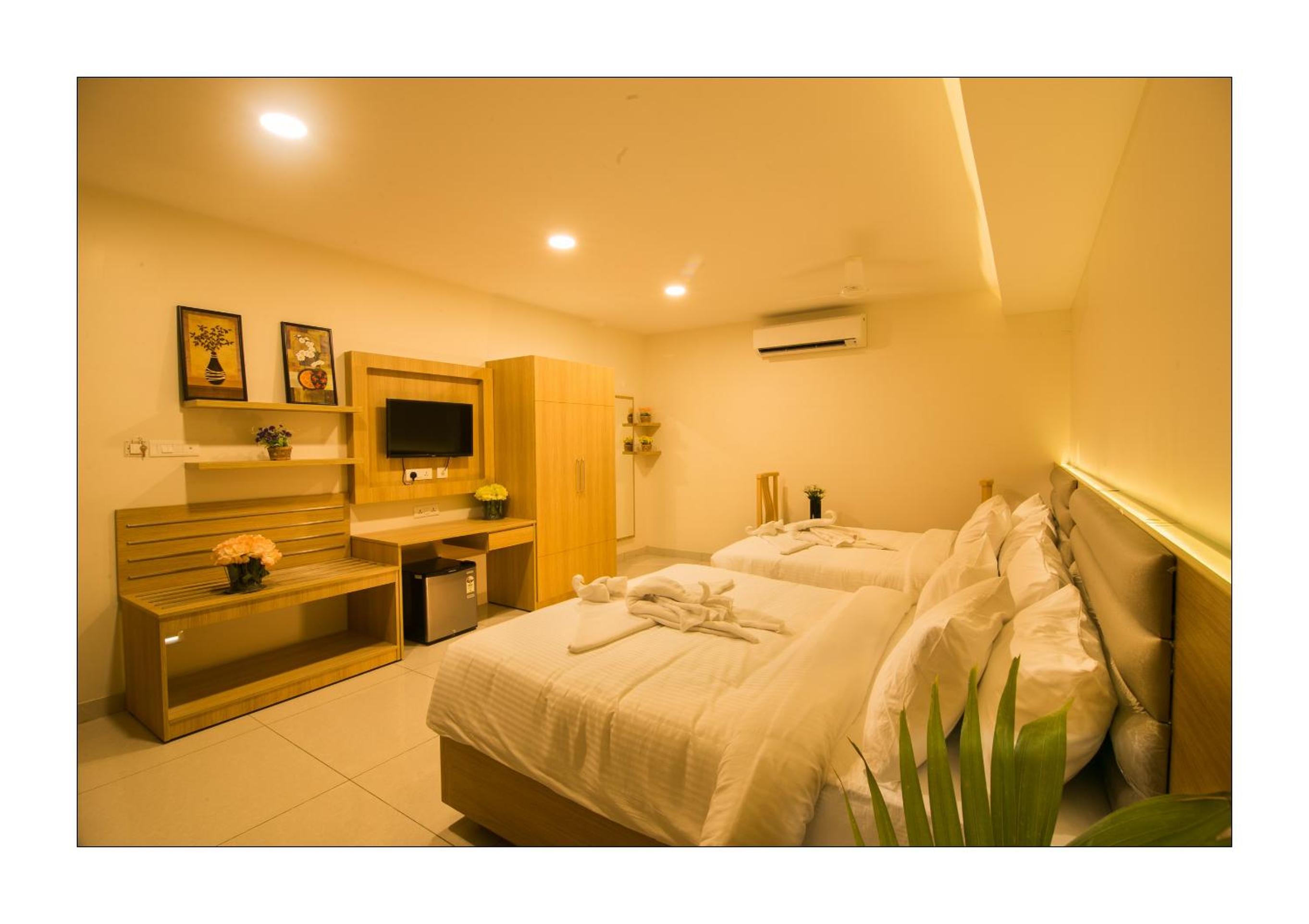 Queen Suite - Photo 1