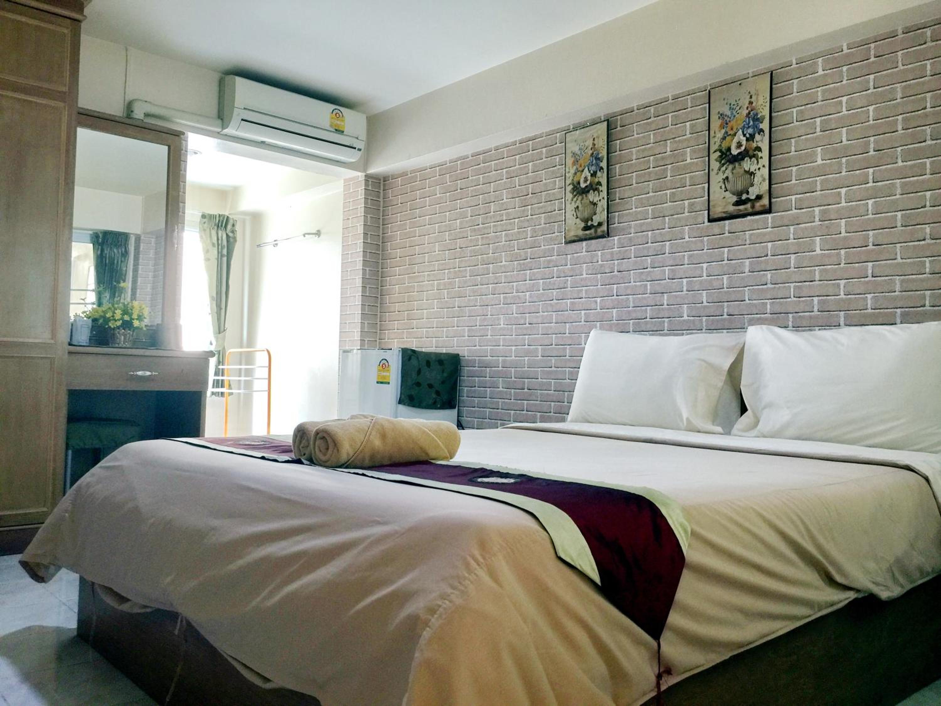 Double Room with Private Bathroom - Photo 4