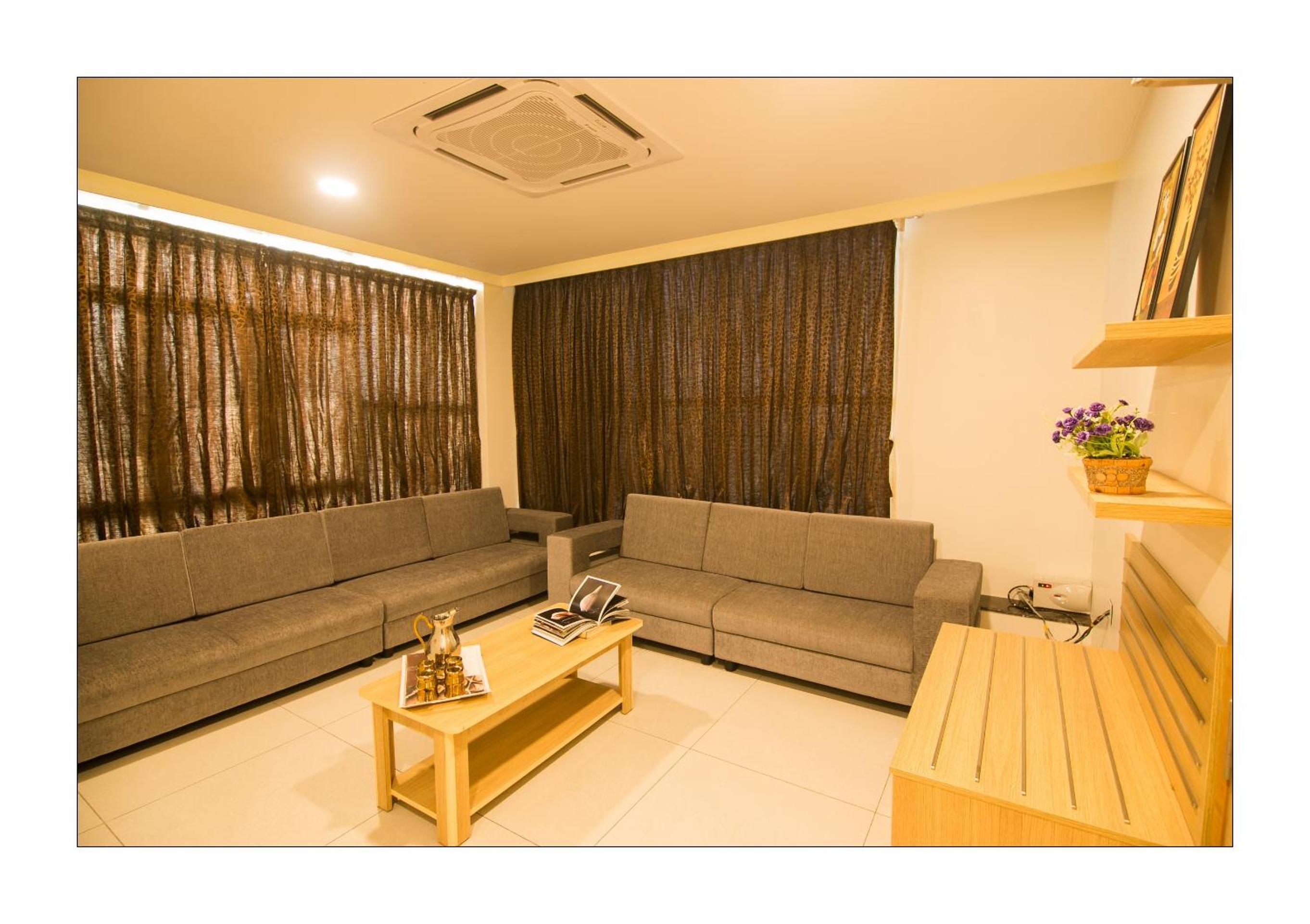 King Suite - Photo 3