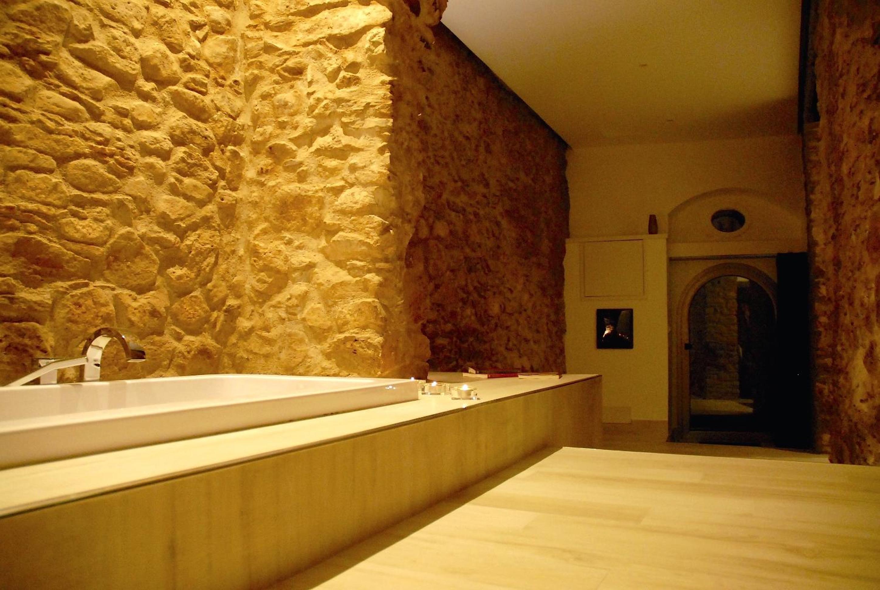 One-Bedroom House - Photo 9