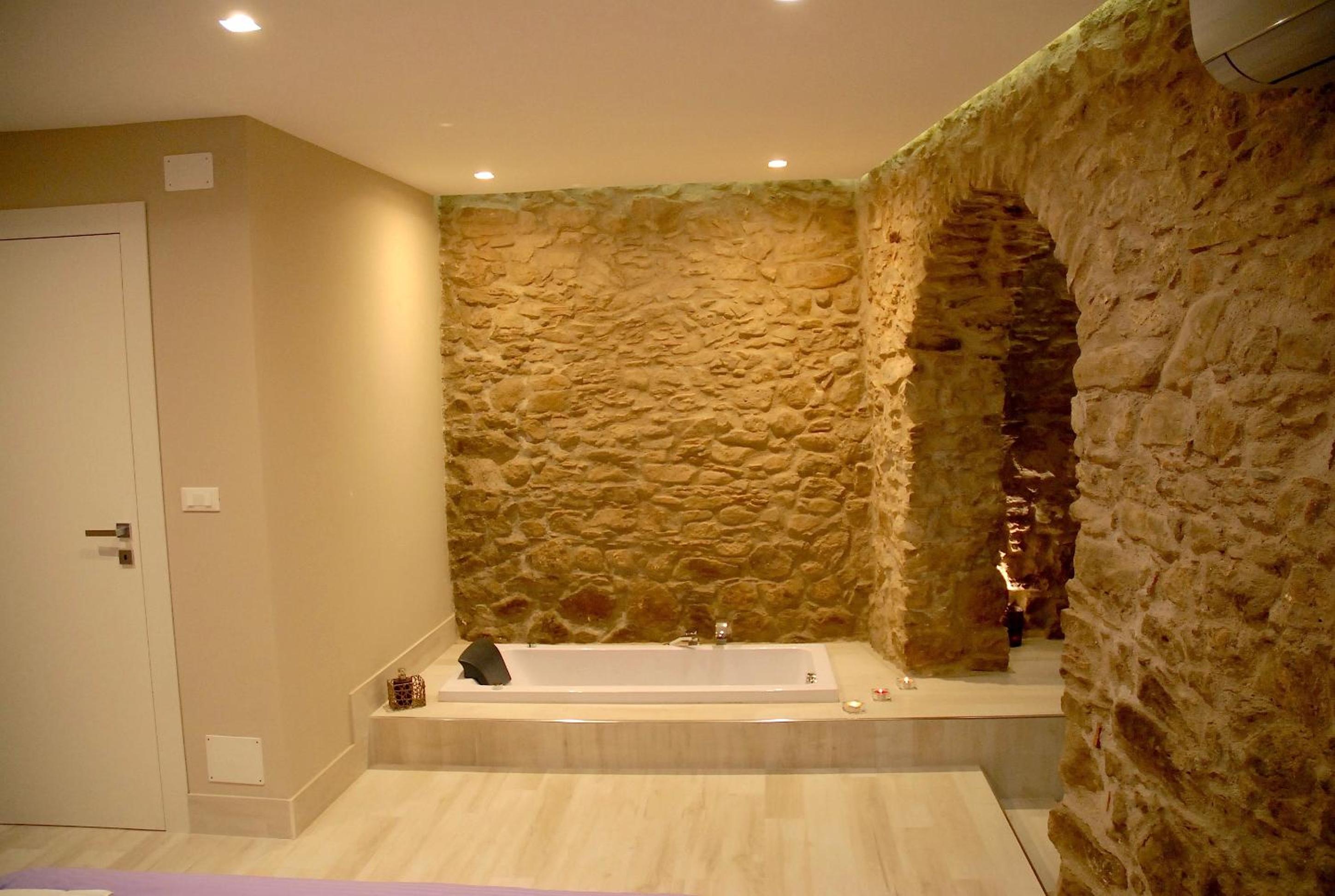 One-Bedroom House - Photo 6