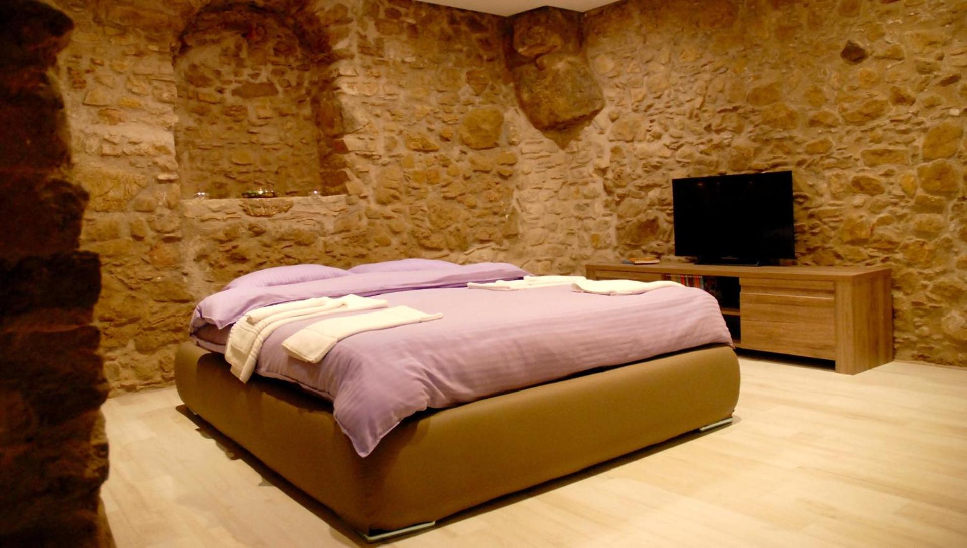 One-Bedroom House - Photo 3