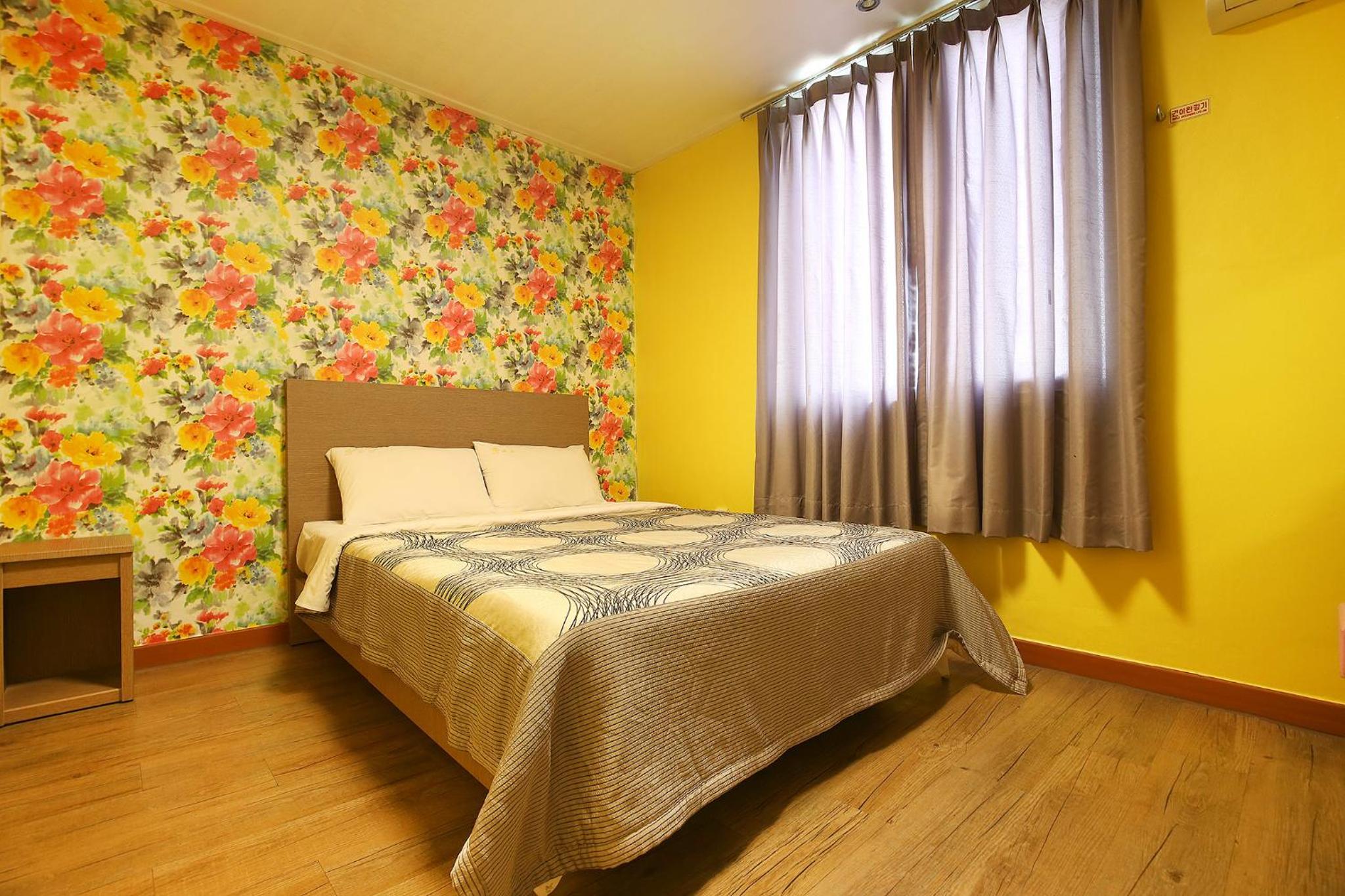 Standard Double Room - Photo 11