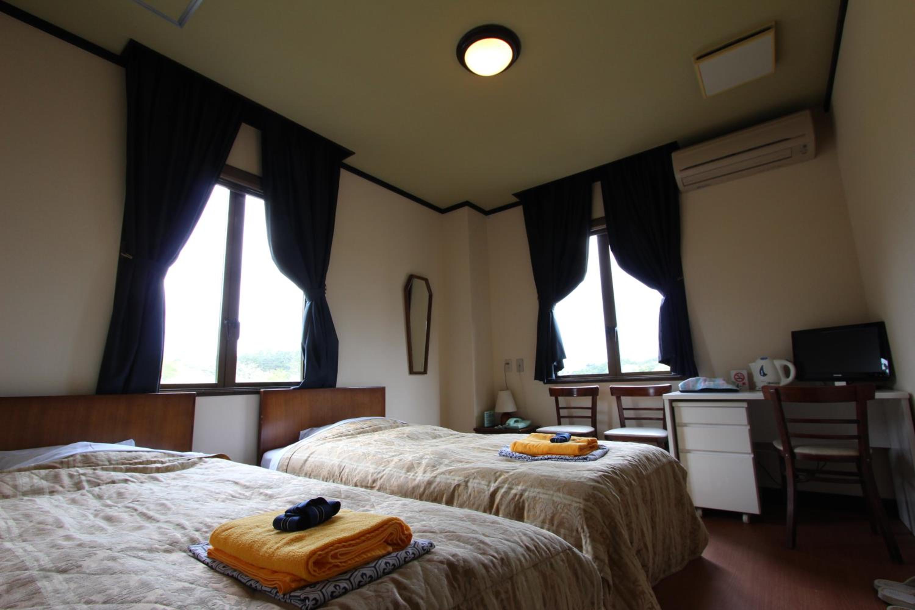 Twin Room - Photo 4