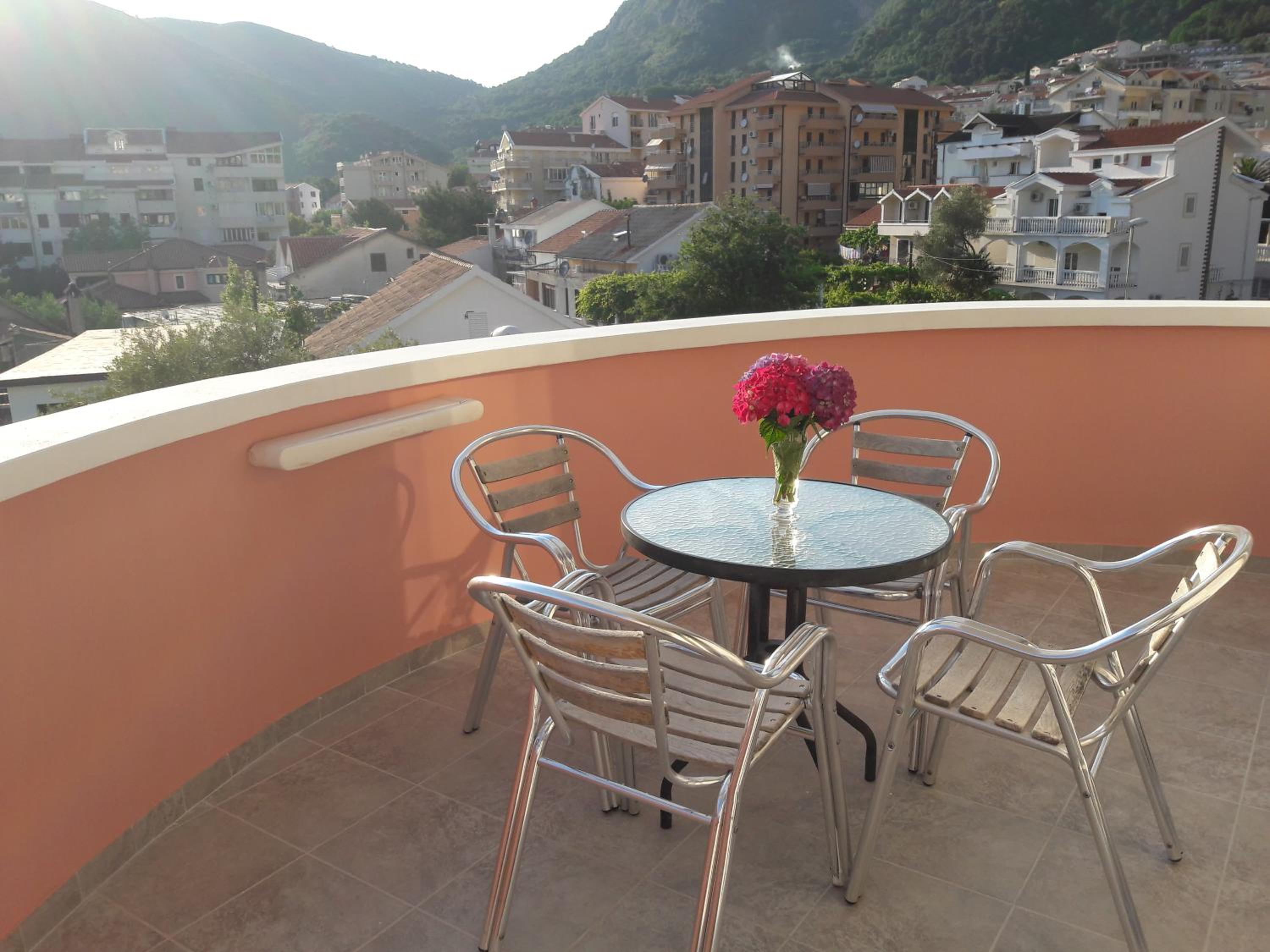 Suite with Balcony and Sea View - Photo 7