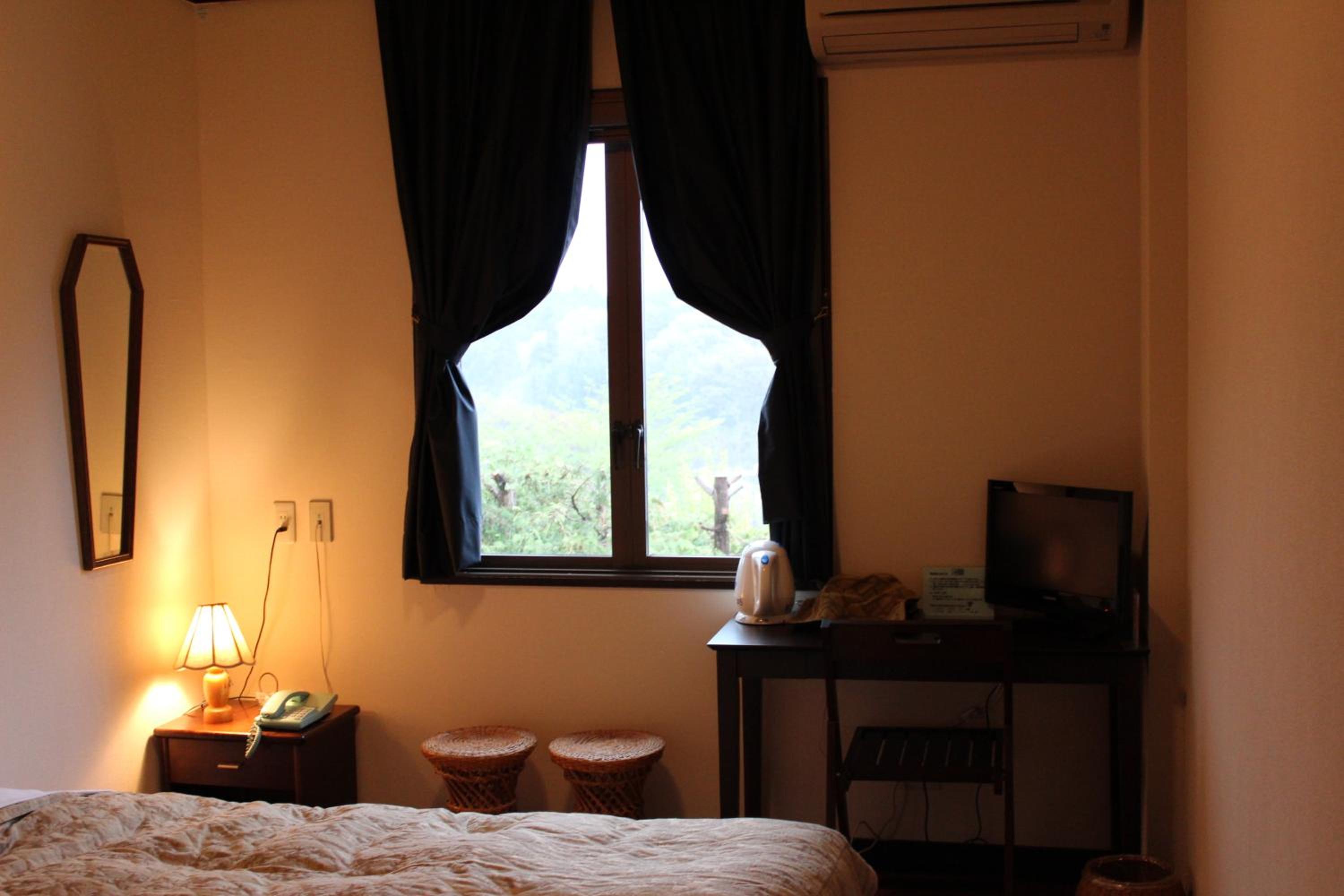 Twin Room - Photo 3