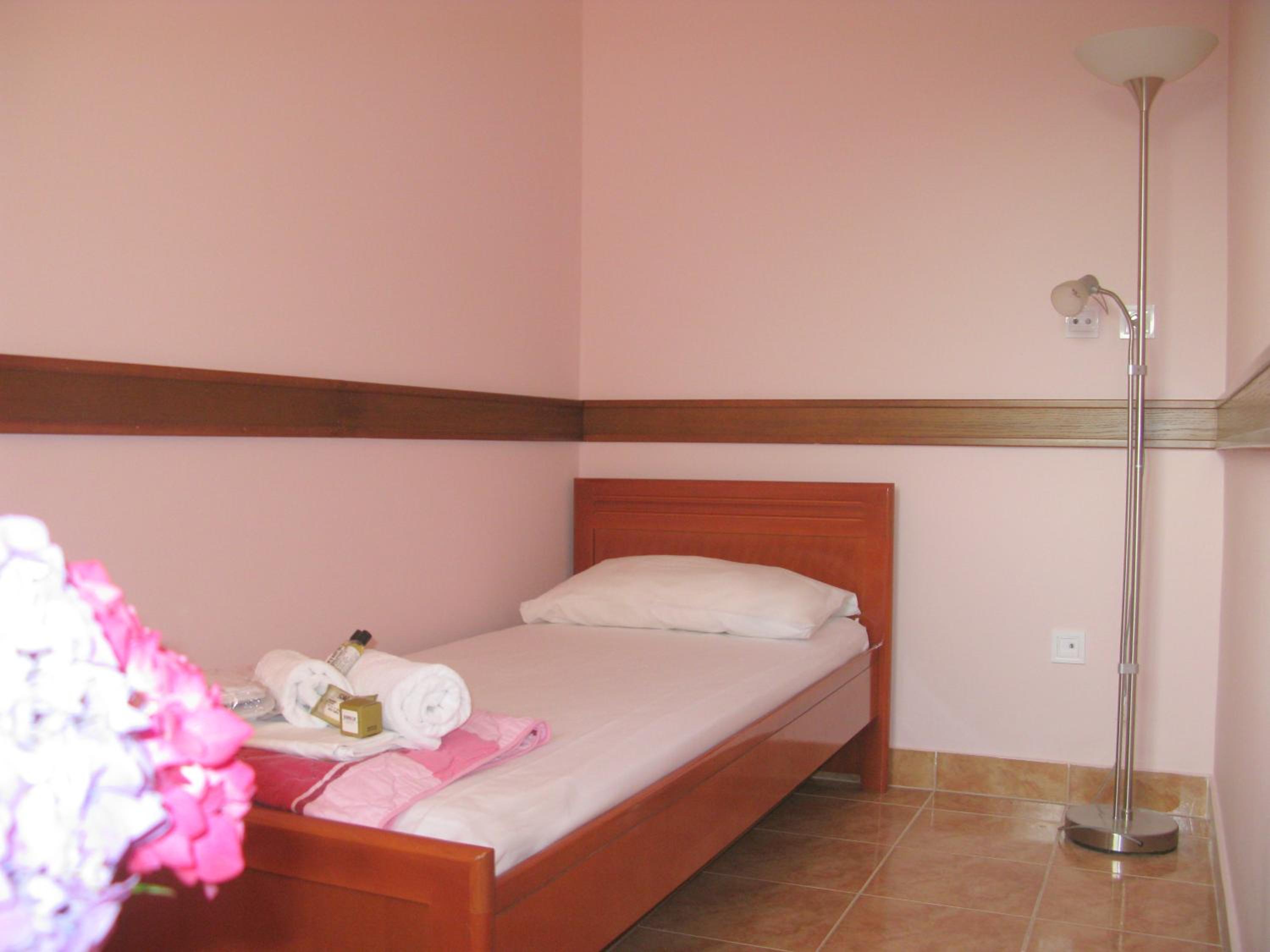Standard Triple Room with Balcony and City View - Photo 7