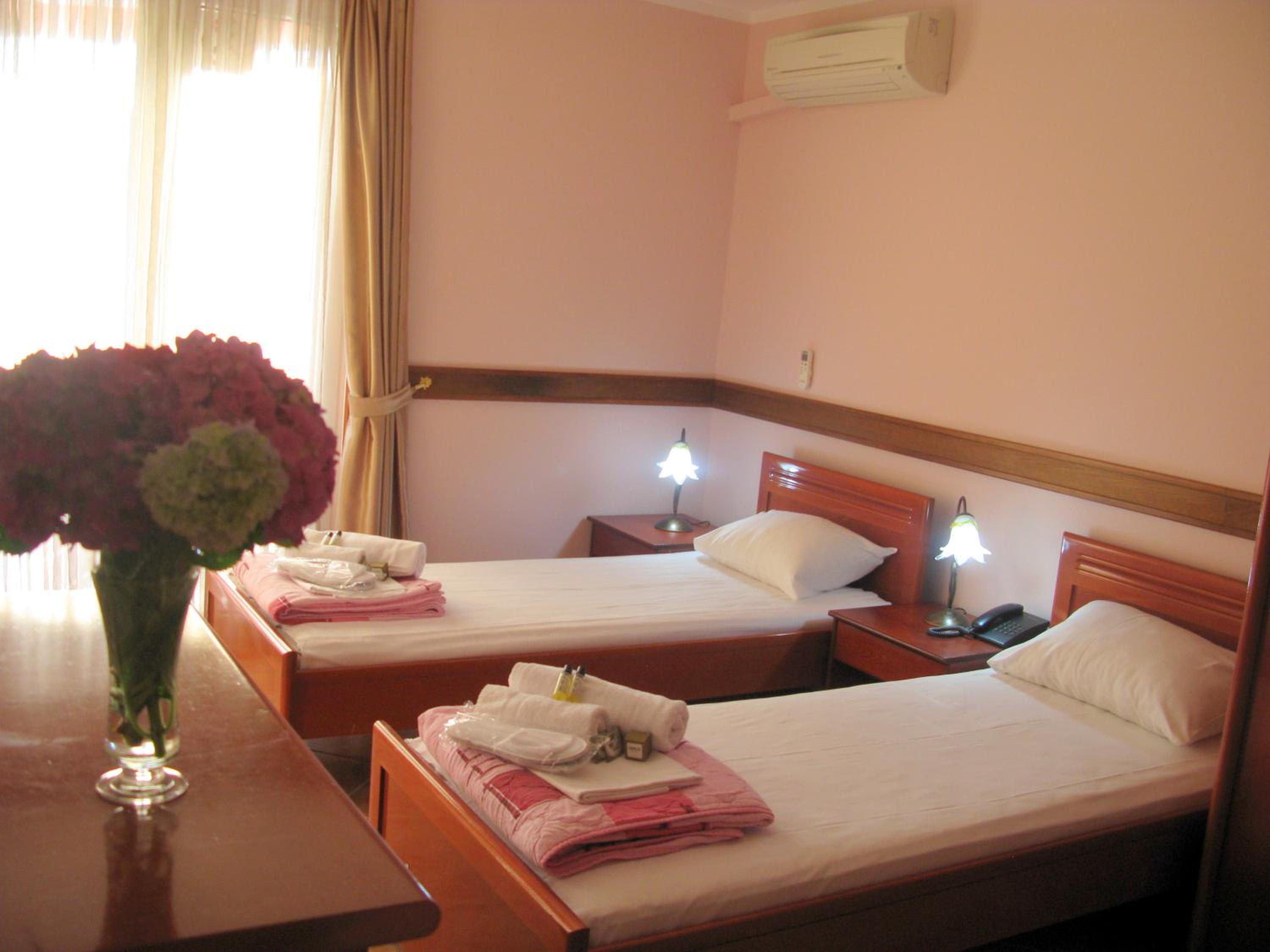 Standard Triple Room with Balcony and City View - Photo 3