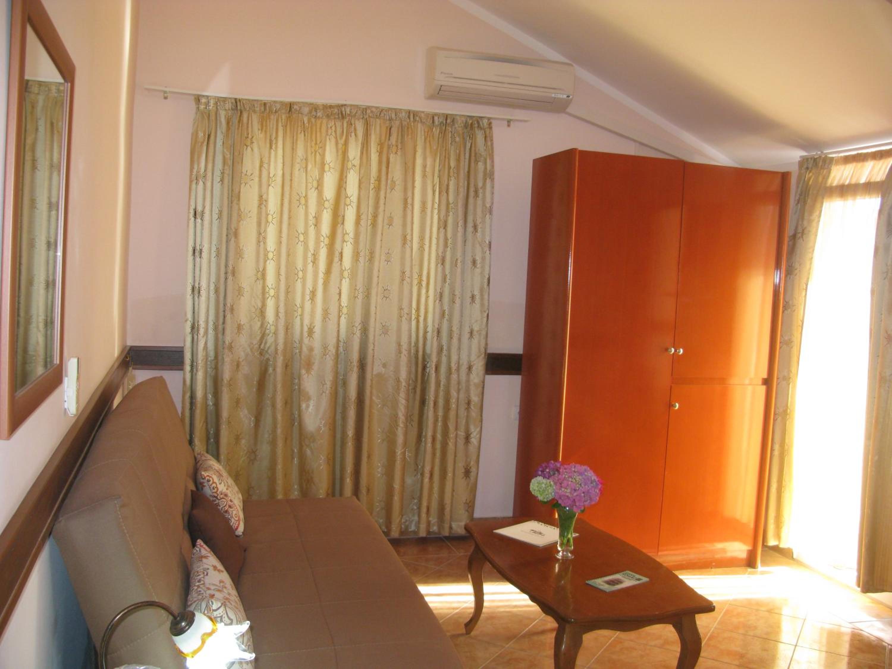 Double Suite with Balcony and Sea View - Photo 8