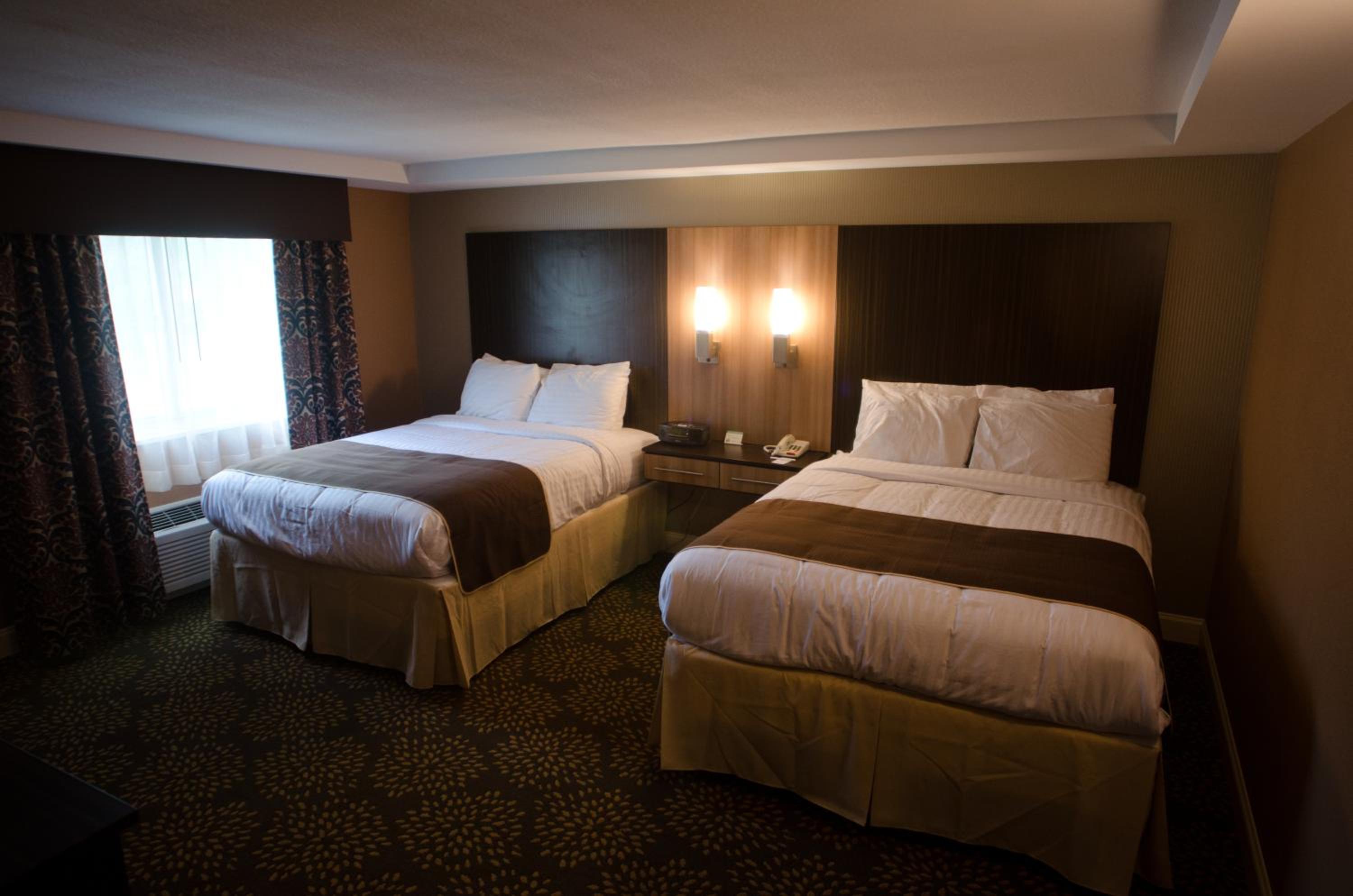 Queen Room with Two Queen Beds photo 1