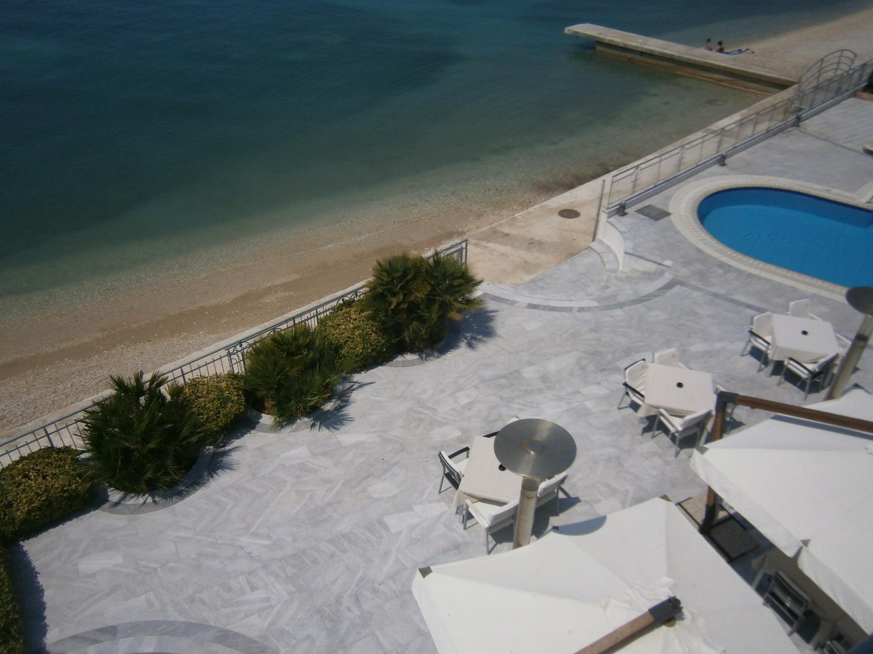  Deluxe Two-Bedroom Suite with Sea View (4 Adults + 2 Children) - Photo 3