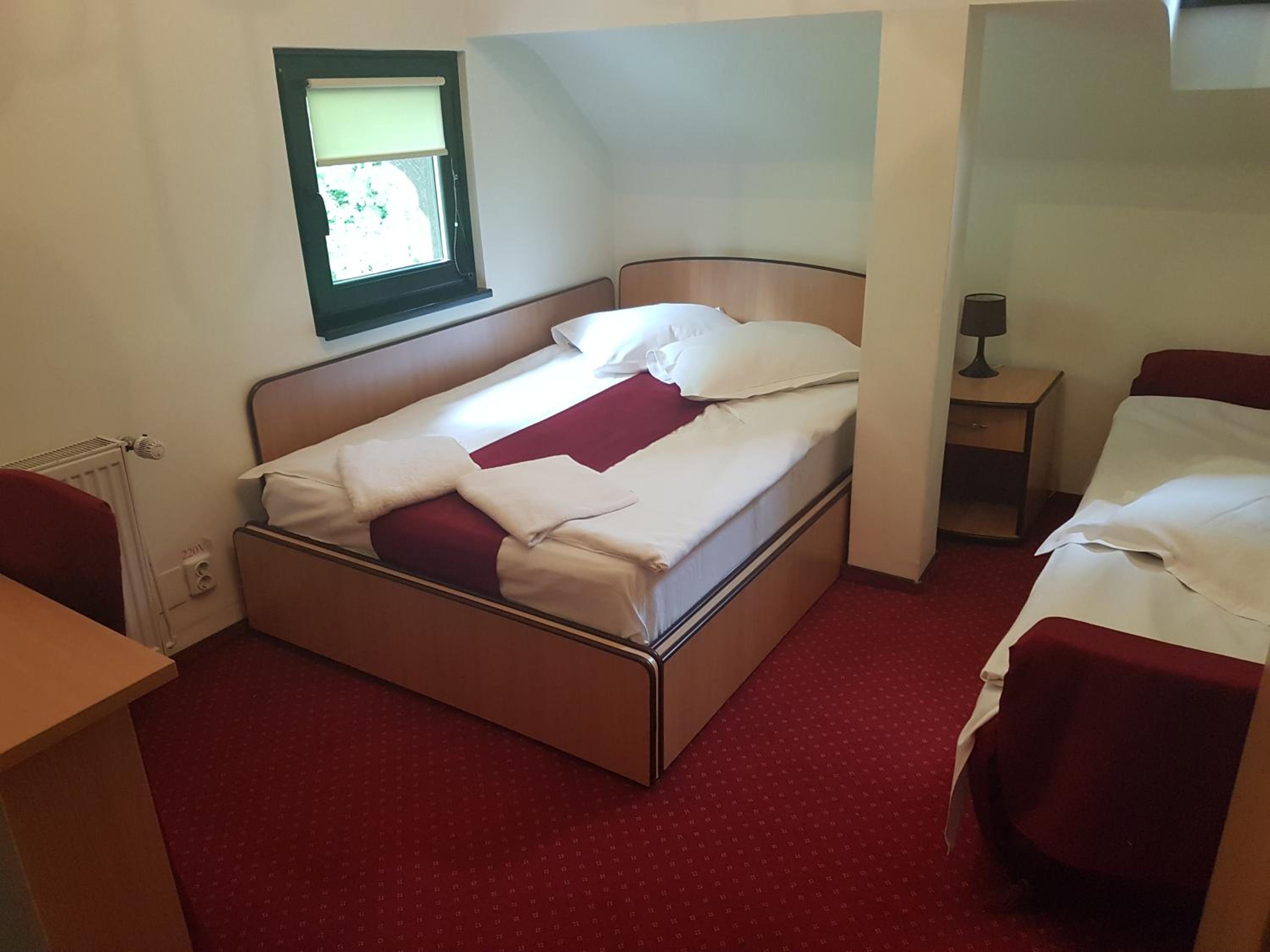 Standard Double or Twin Room - Photo 6