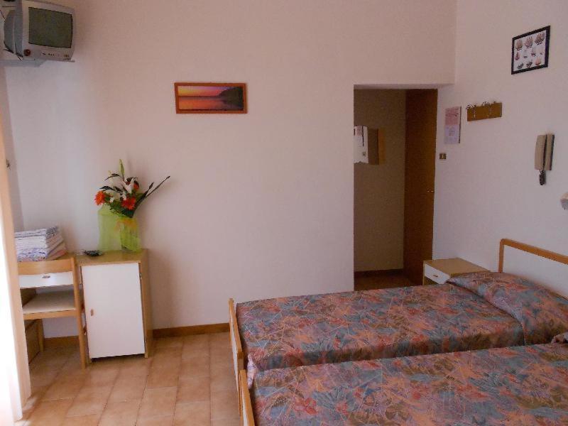 Economy Triple Room