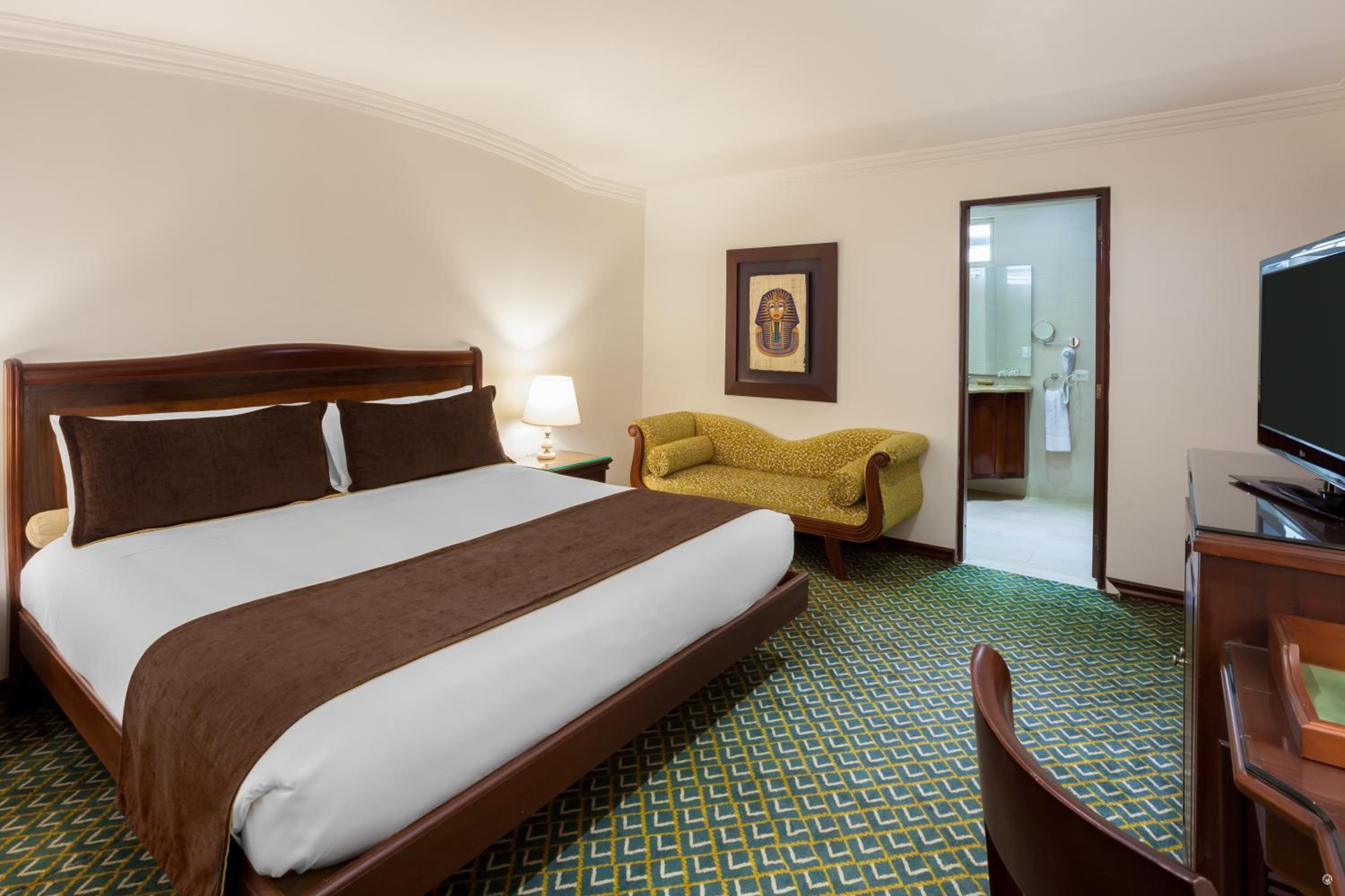 Standard Queen Room photo 1