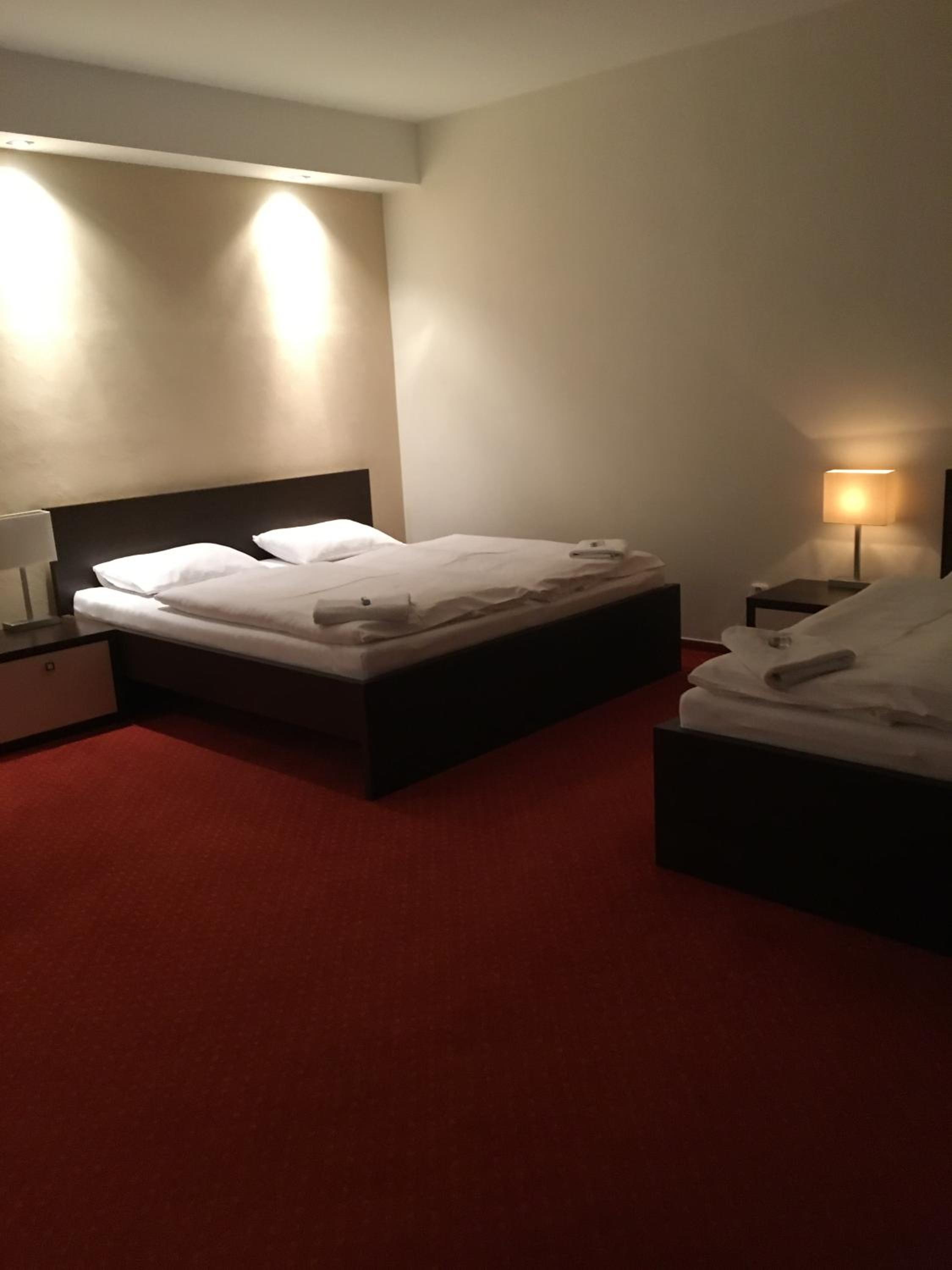 Quadruple Room - Disability Access photo 2