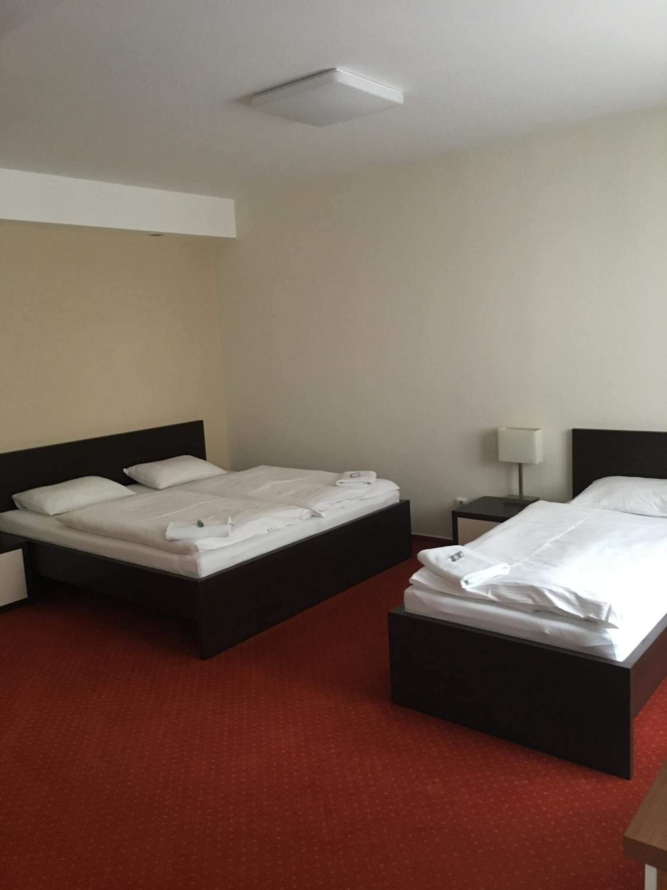Quadruple Room - Disability Access photo 3