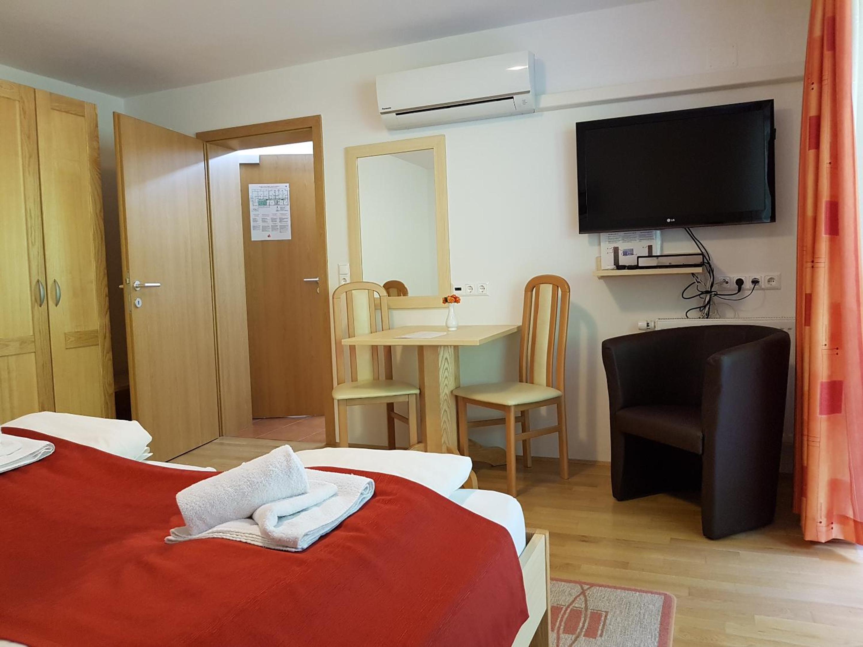 Double Room with Balcony and Forest View - Photo 1