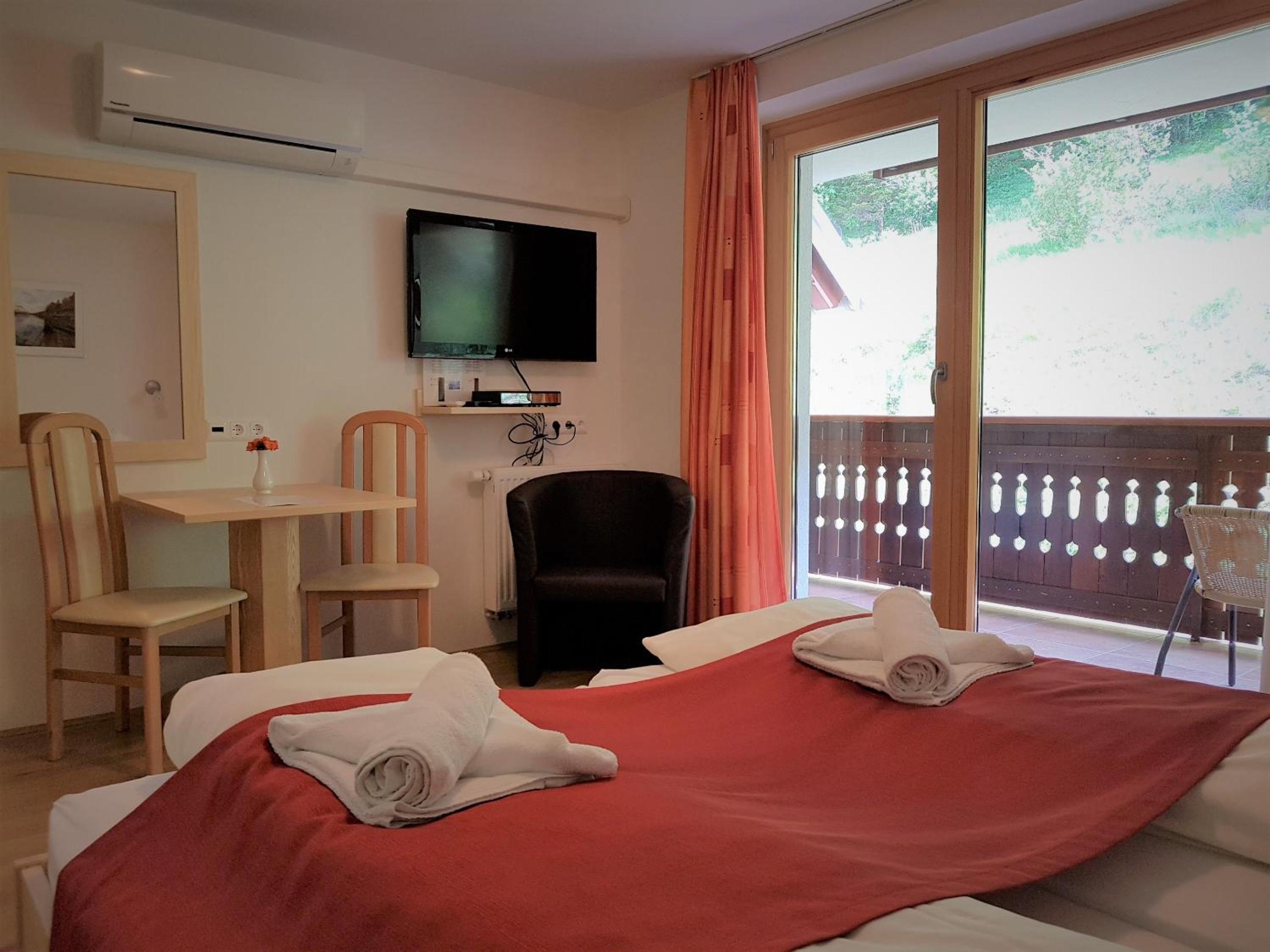 Double Room with Balcony and Forest View - Photo 4