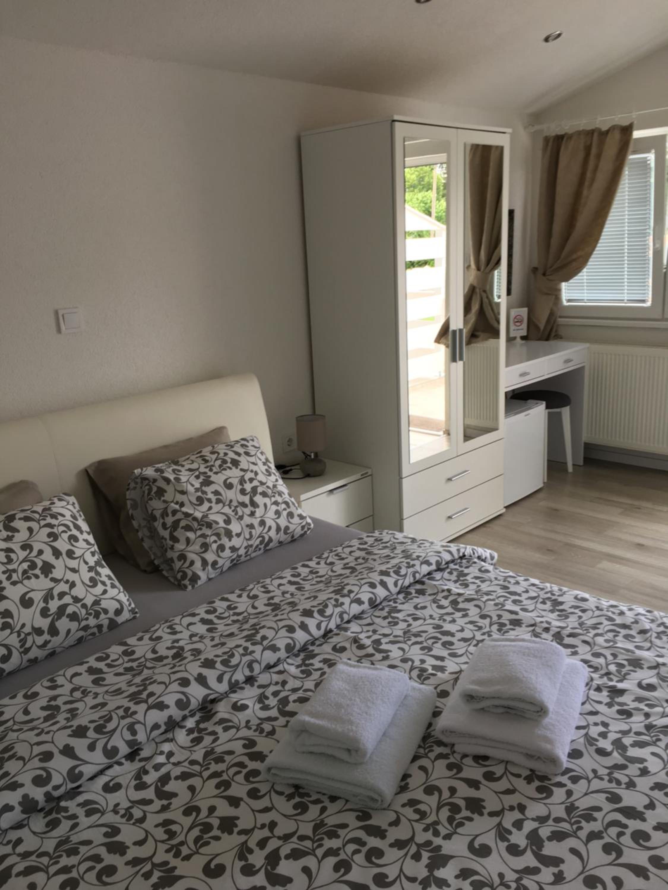 Double Room - Photo 12