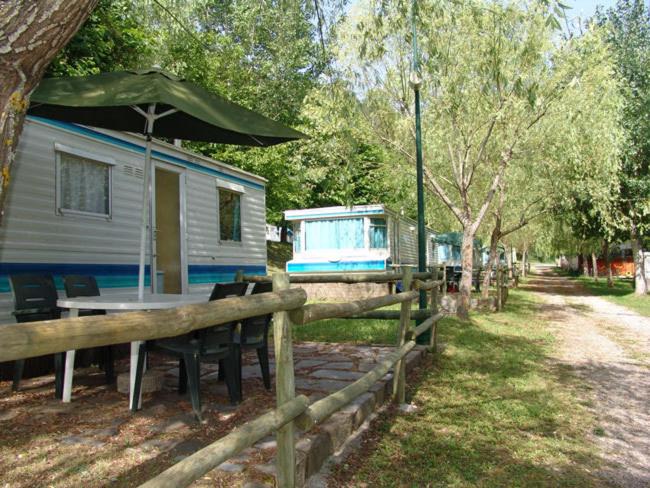 Mobile Home - Photo 2