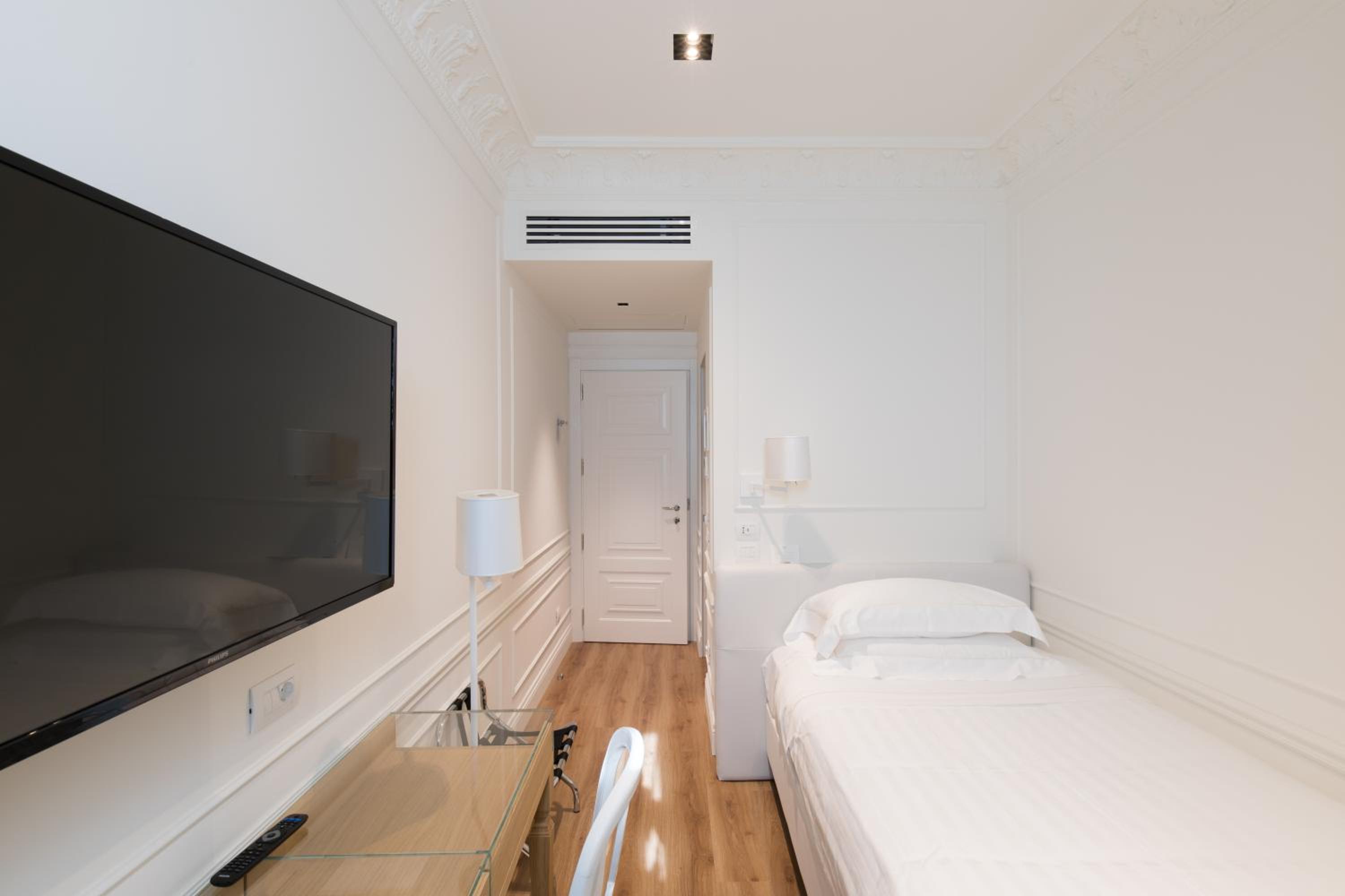 Single Room photo 3