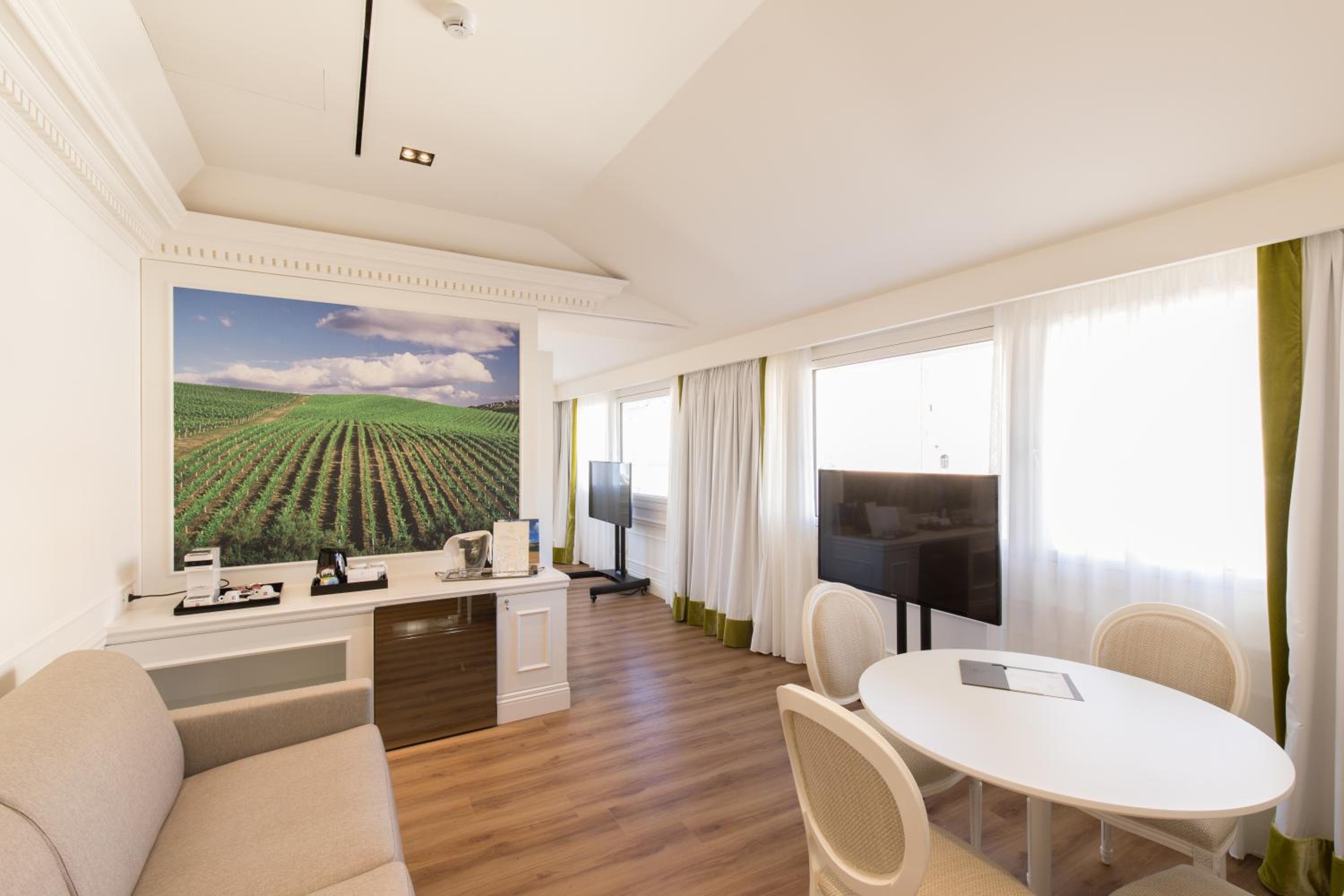Suite Wine - Photo 1