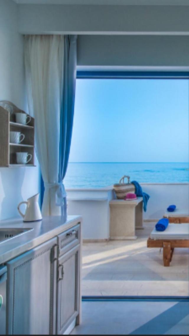 Deluxe Studio with Sea View - Photo 2
